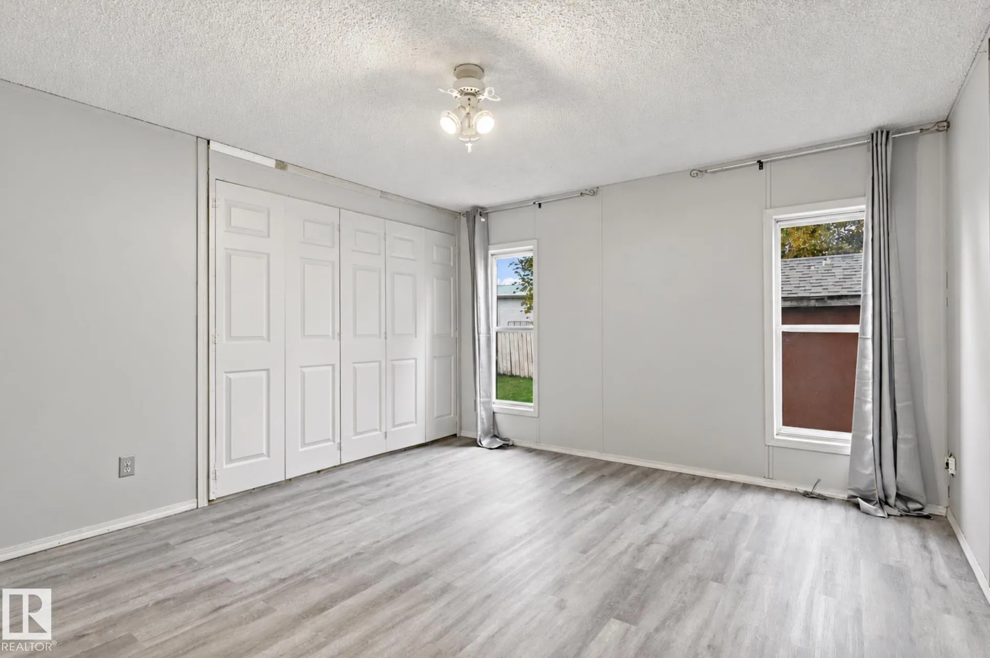2664 Lakeview Dr