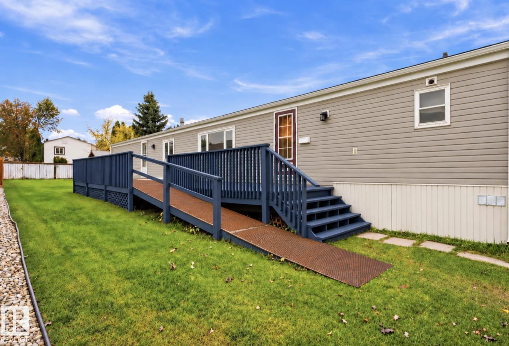 2664 Lakeview Dr