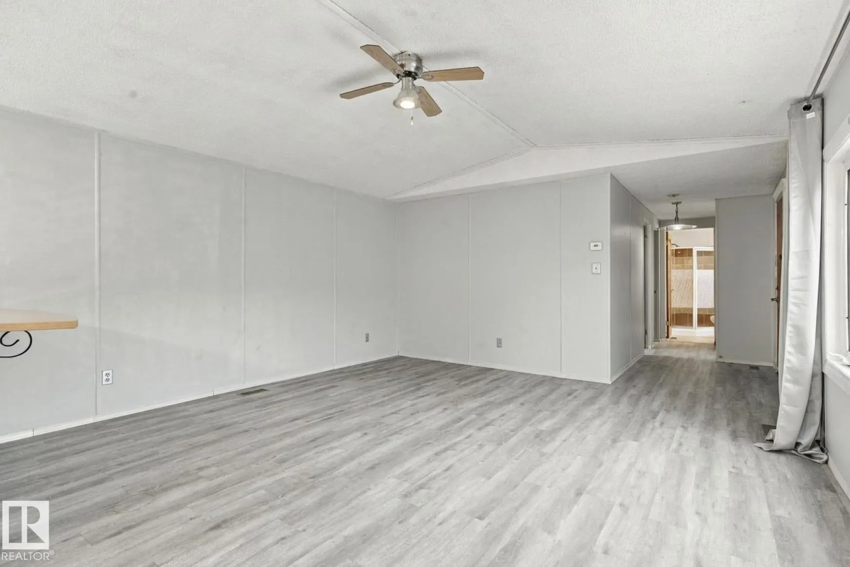 2664 Lakeview Dr