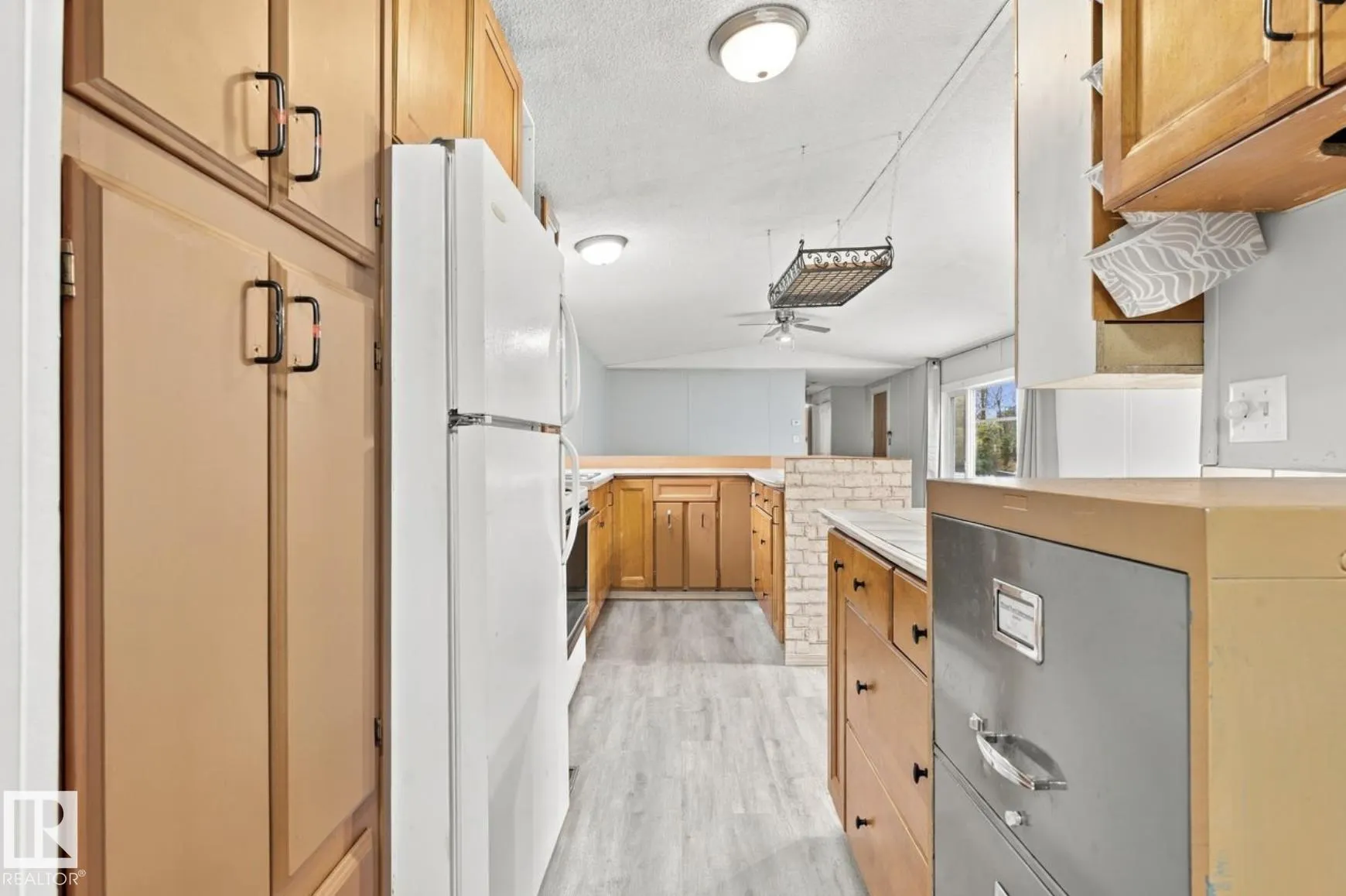 2664 Lakeview Dr