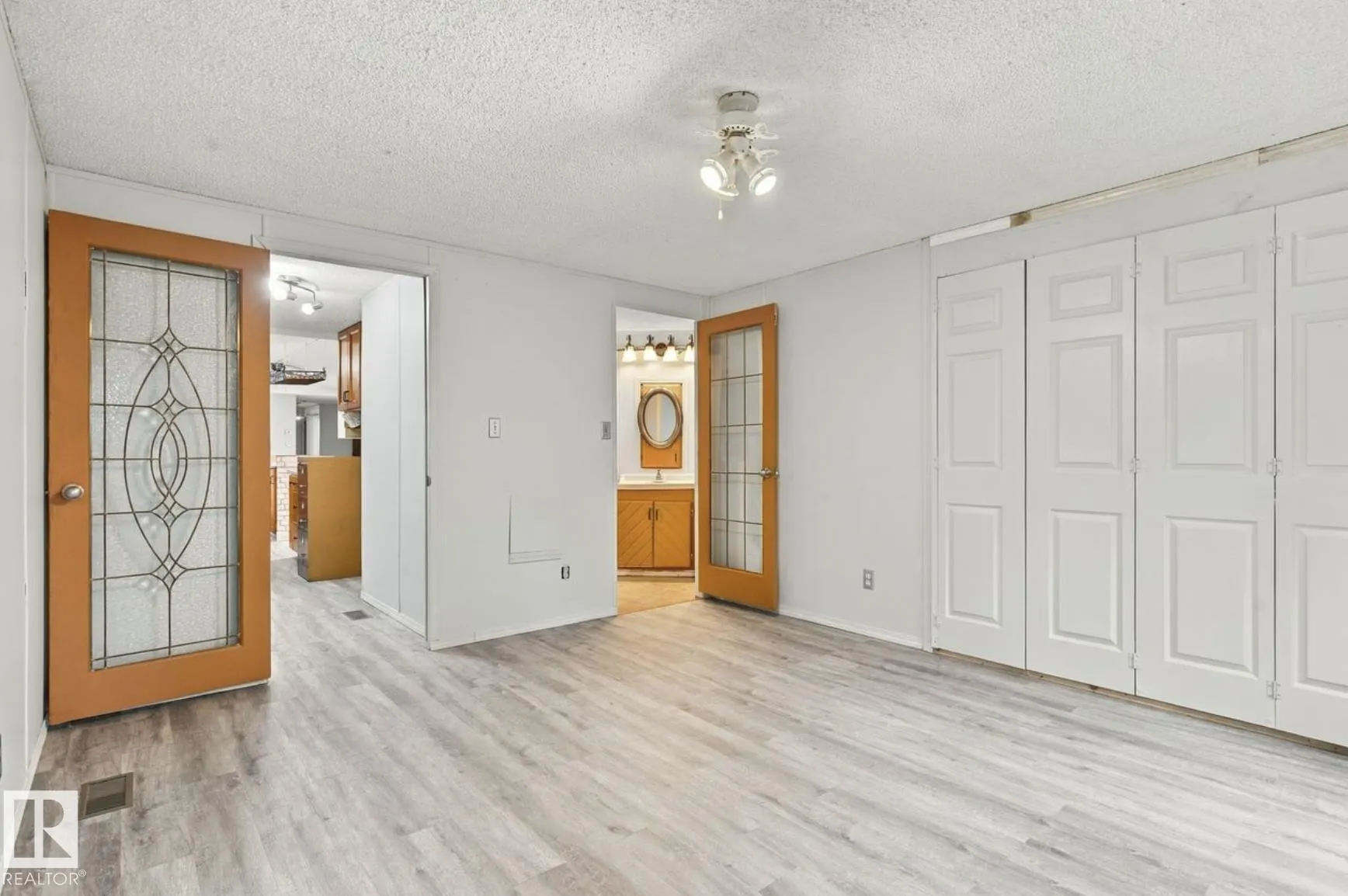 2664 Lakeview Dr