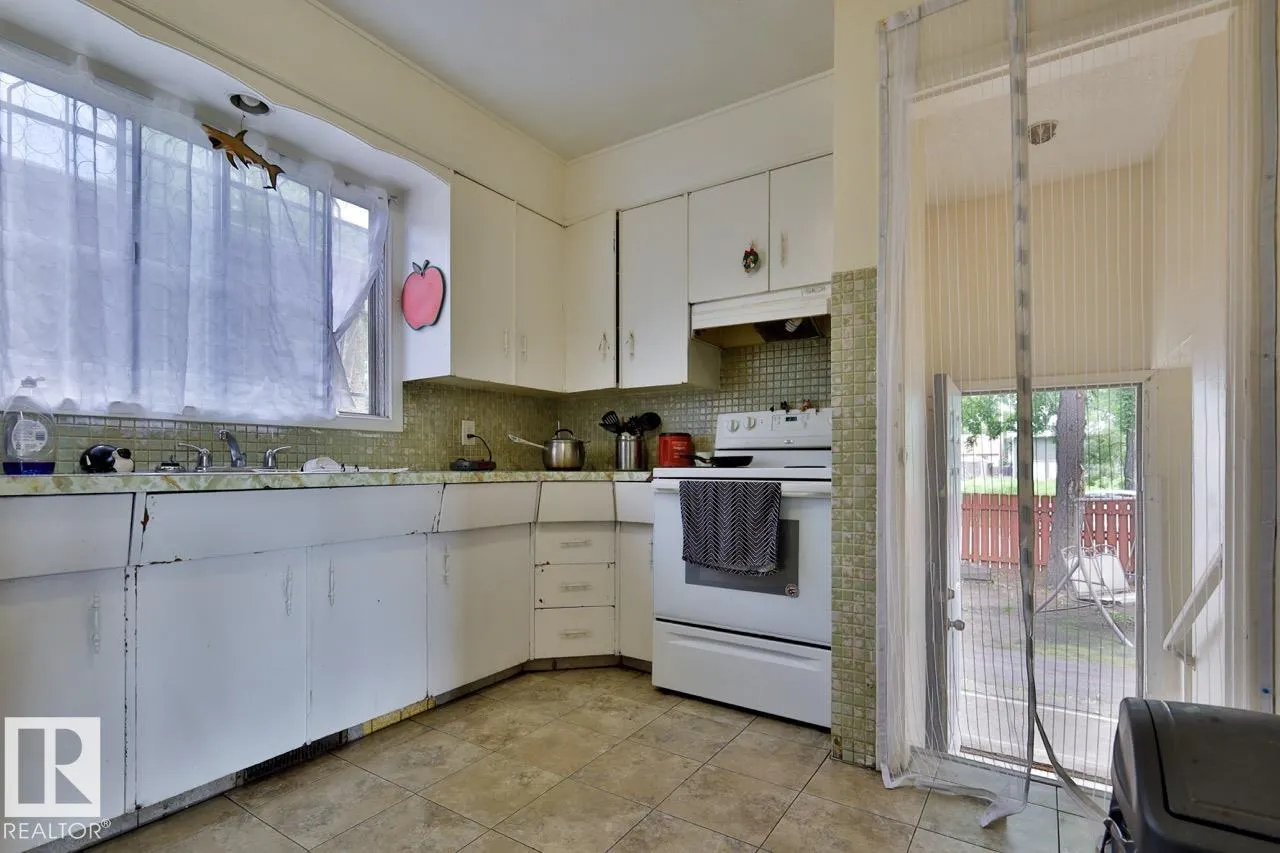 8704 8708 117 Avenue