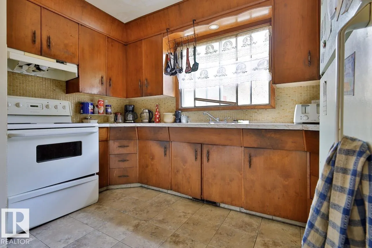 8704 8708 117 Avenue