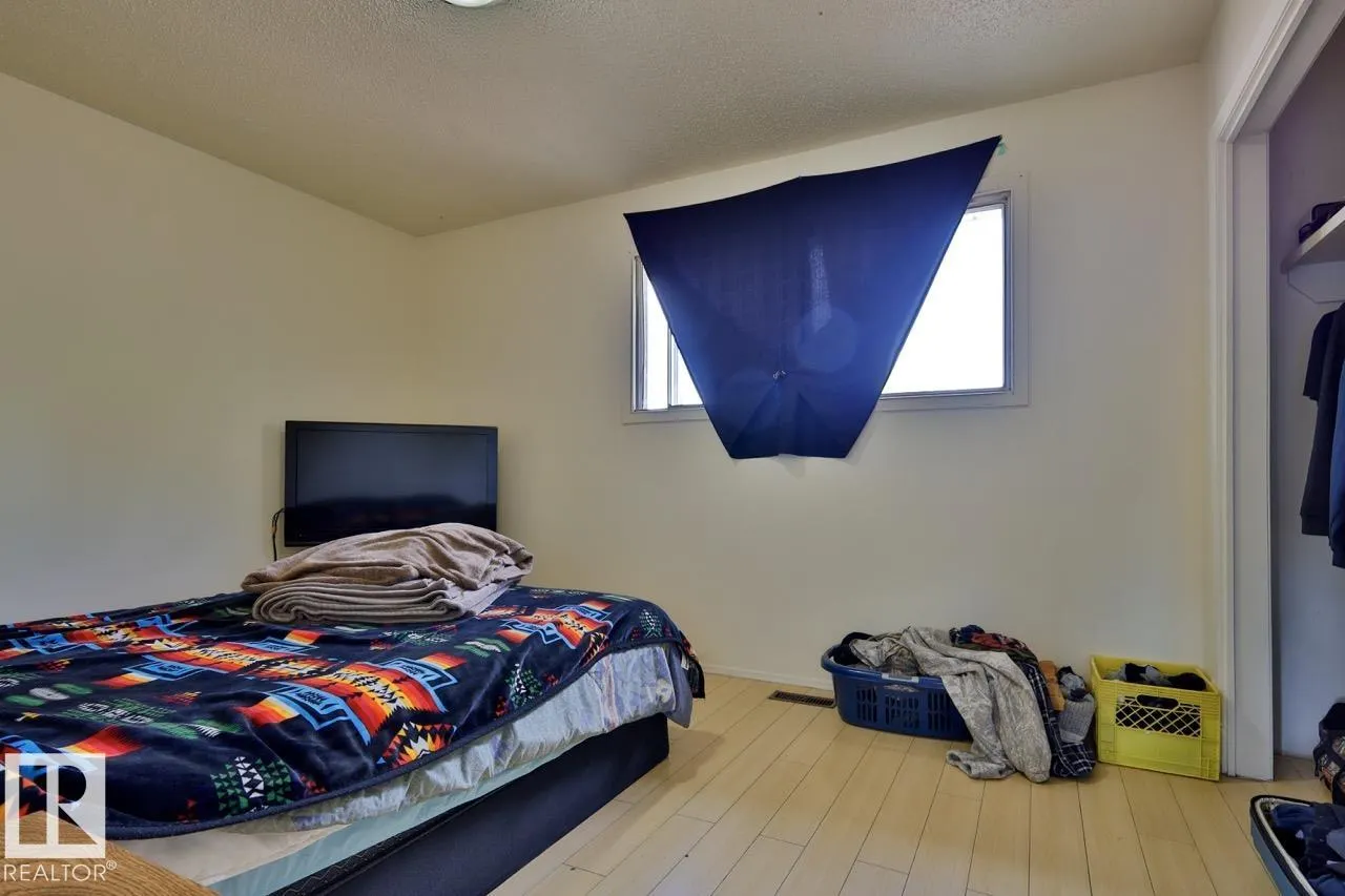 8704 8708 117 Avenue