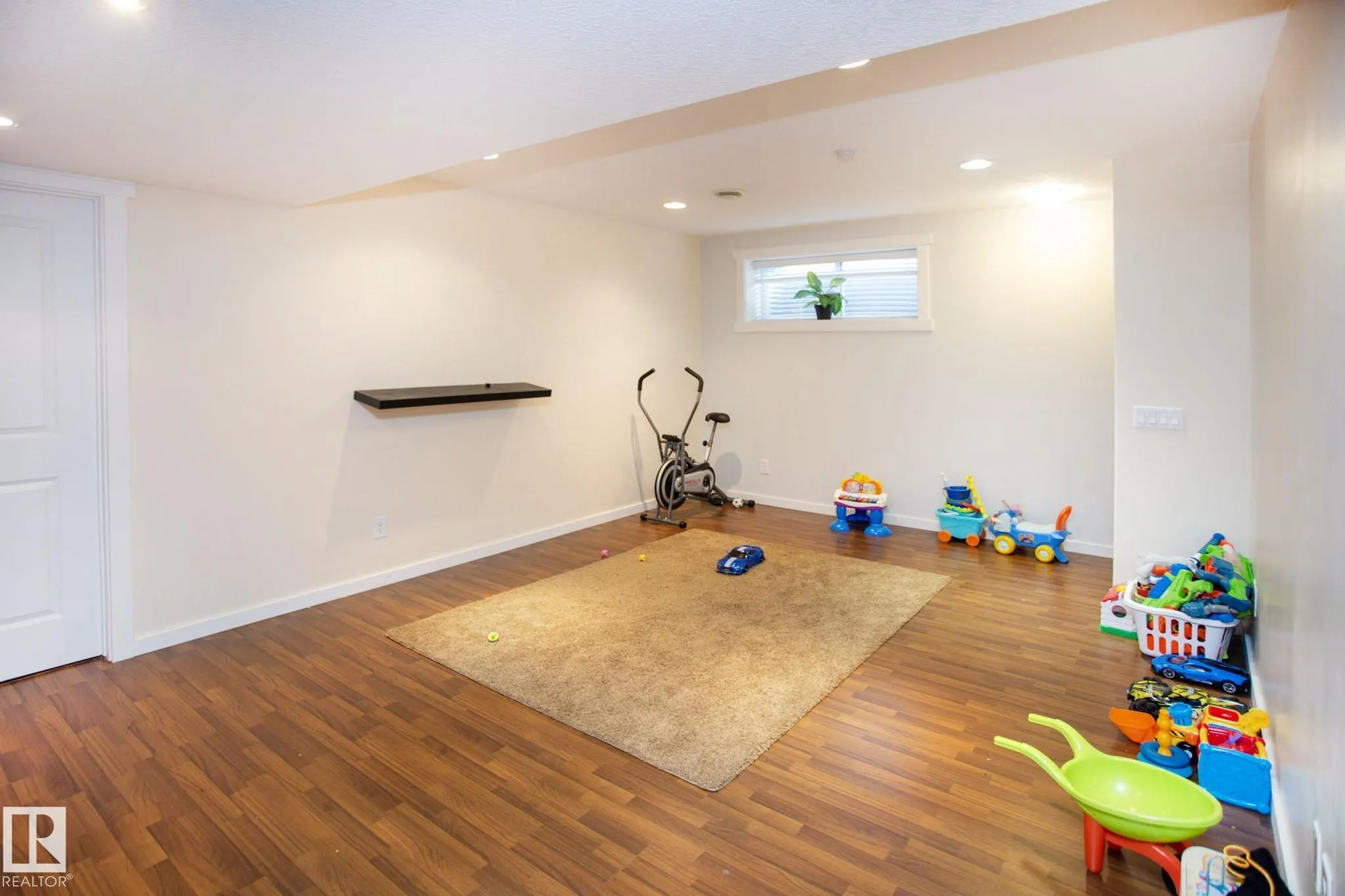 14 NEVIS Close