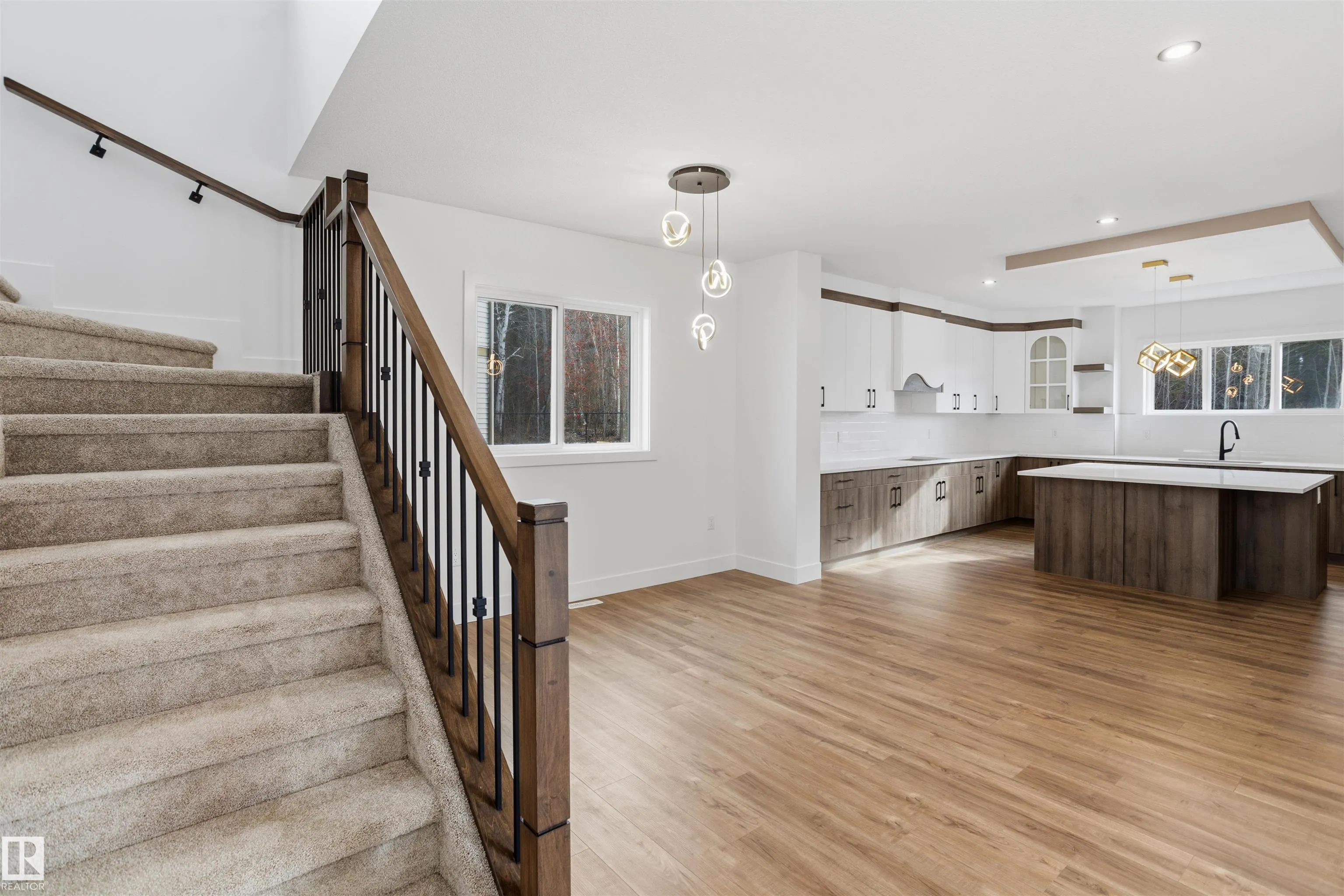 32 MEADOWGROVE Landing