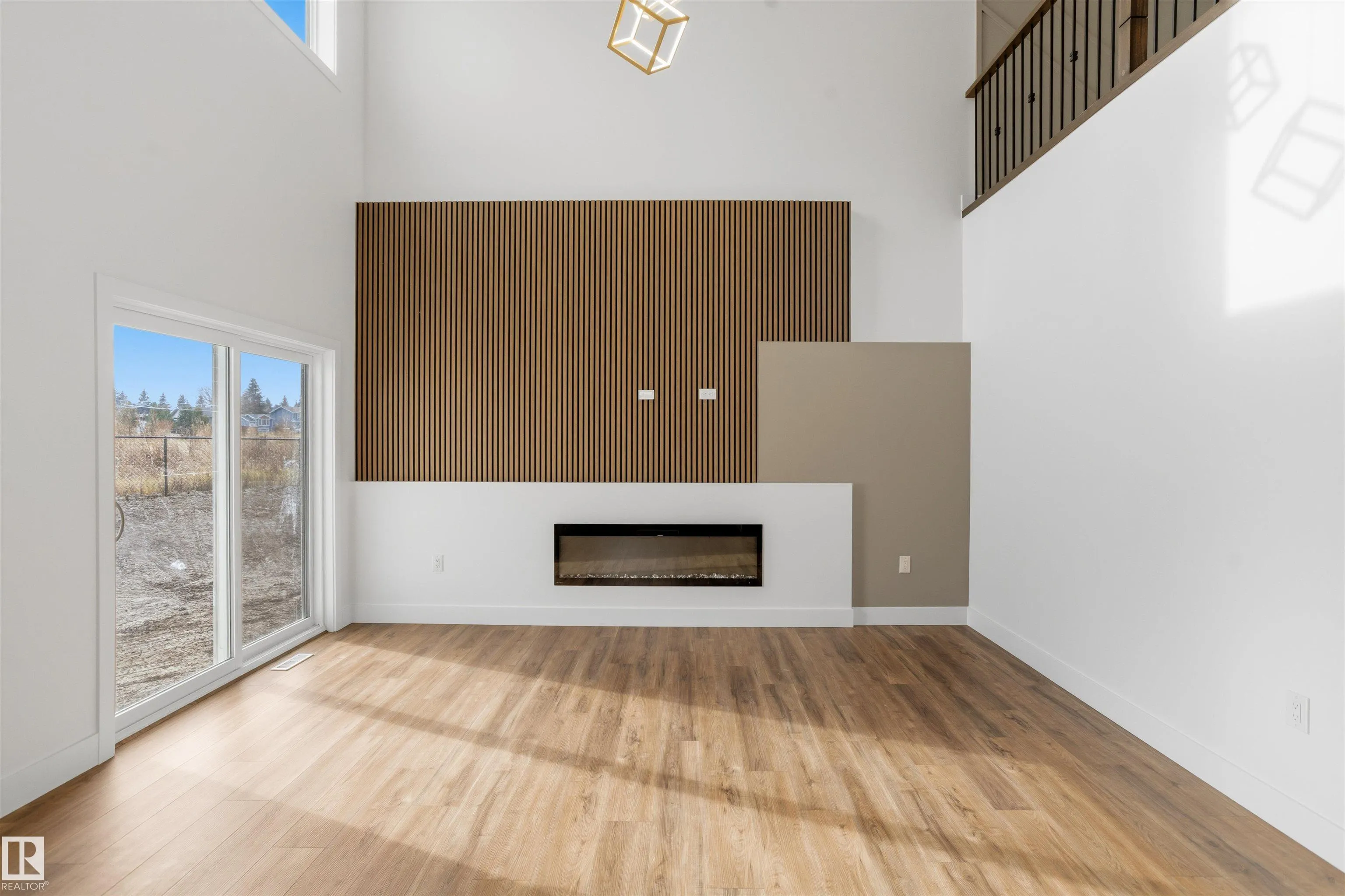 32 MEADOWGROVE Landing