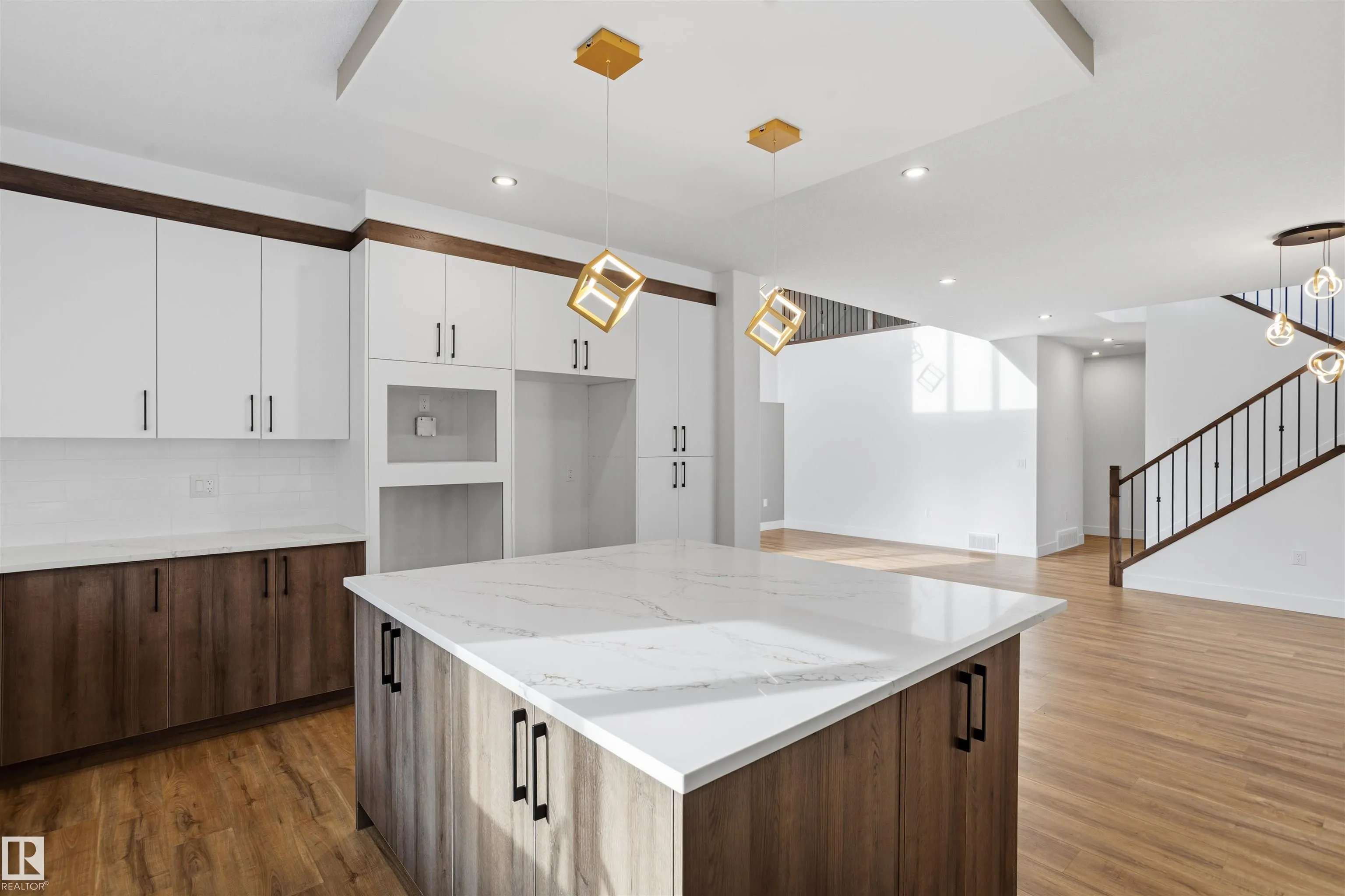 32 MEADOWGROVE Landing