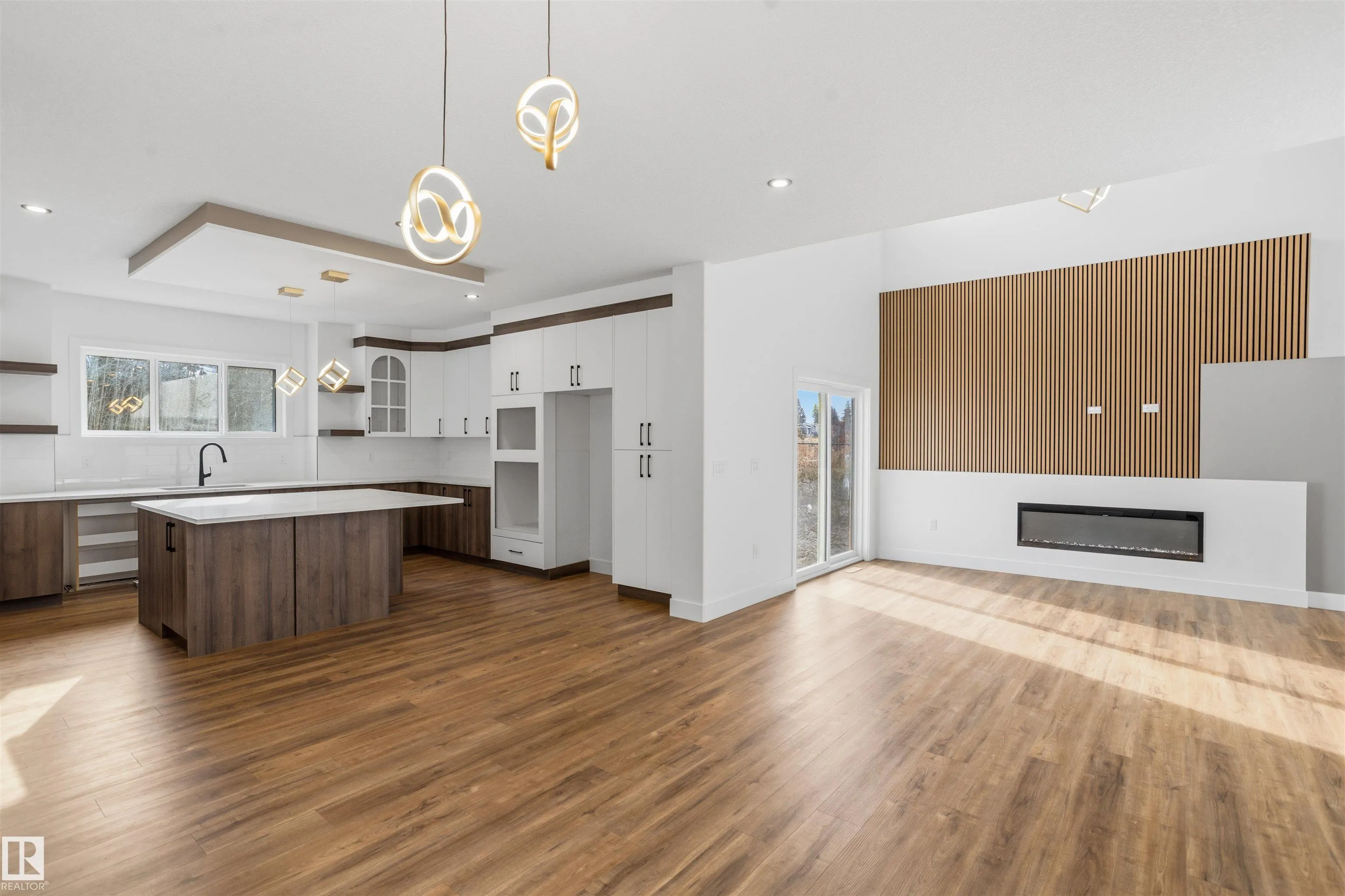 32 MEADOWGROVE Landing