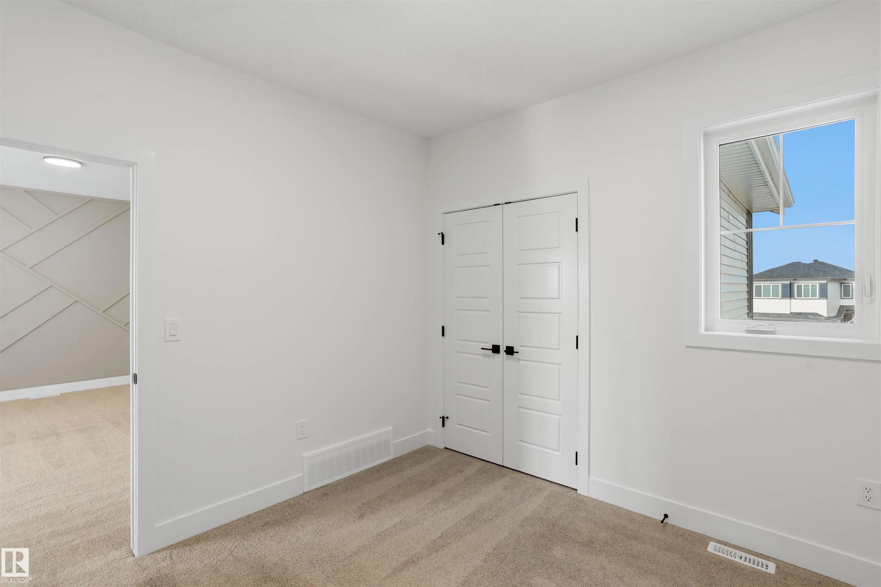 32 MEADOWGROVE Landing