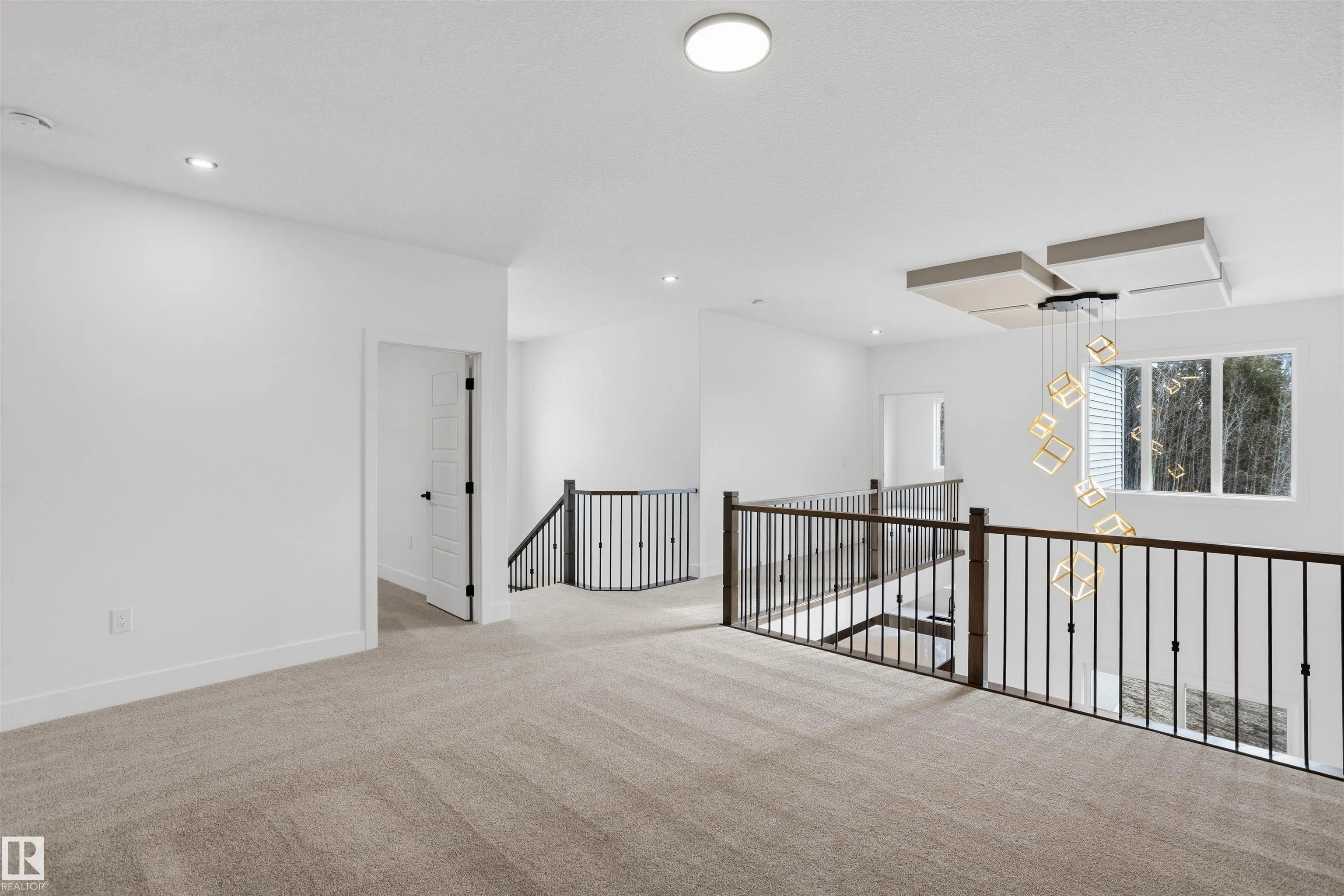 32 MEADOWGROVE Landing