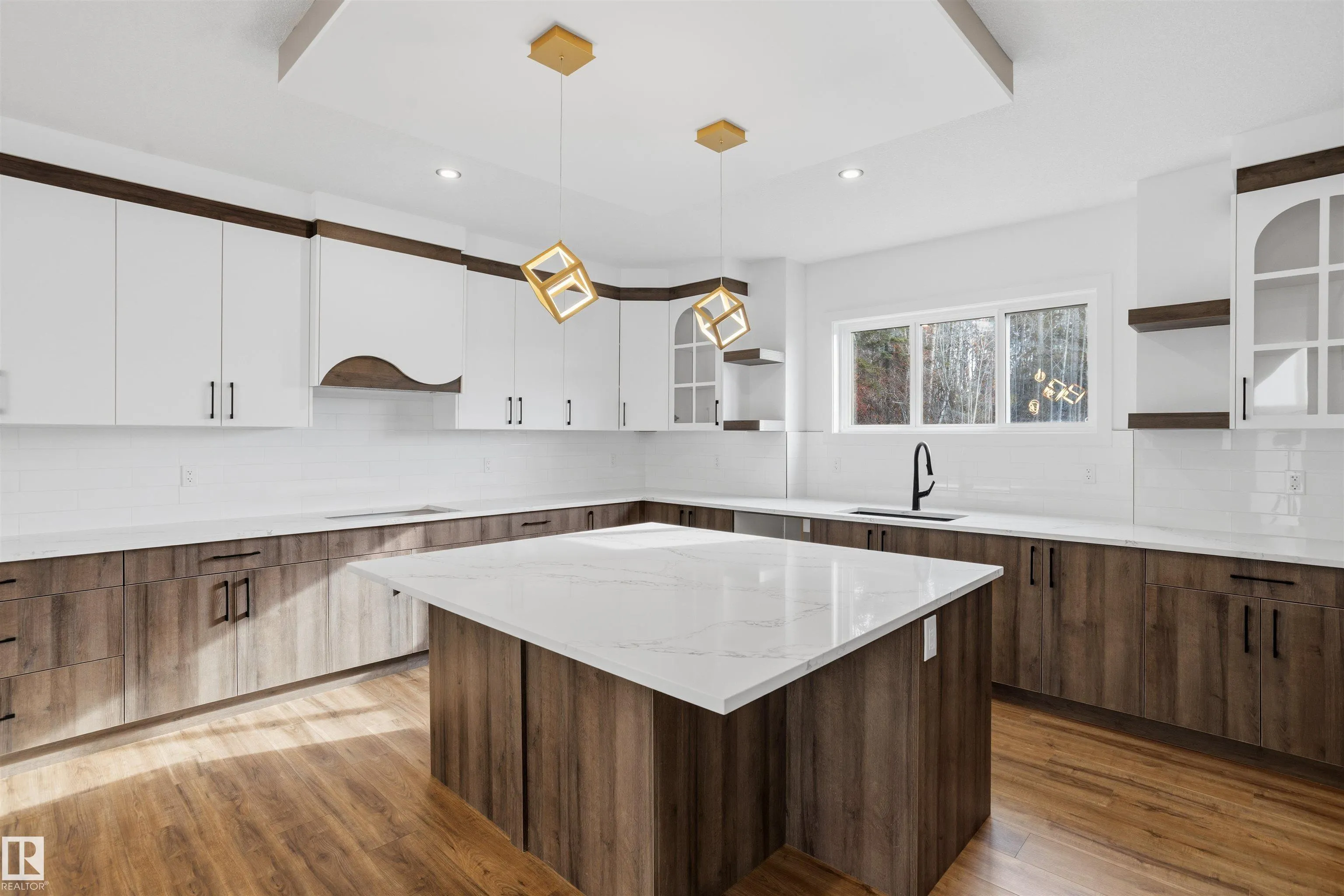 32 MEADOWGROVE Landing