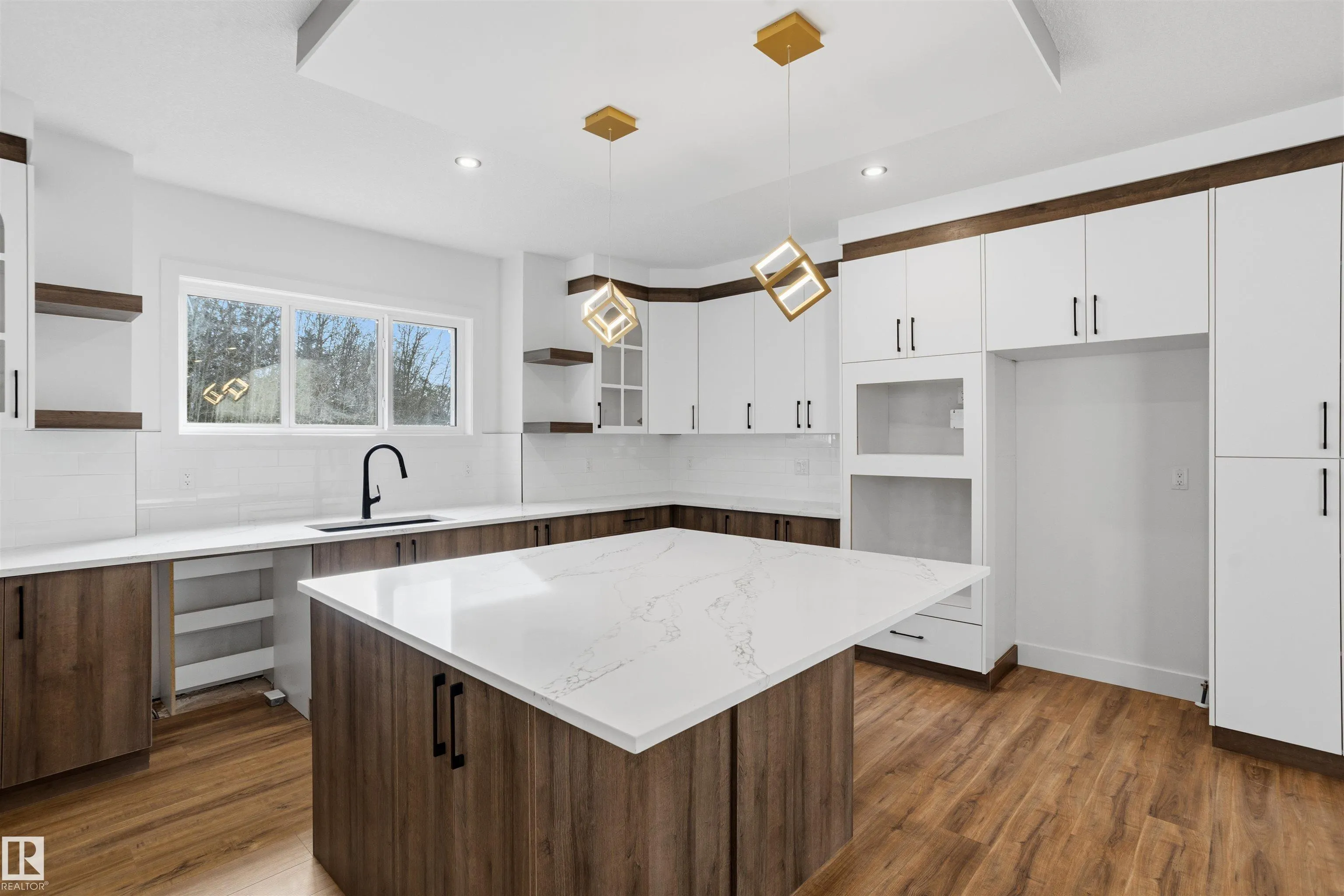 32 MEADOWGROVE Landing