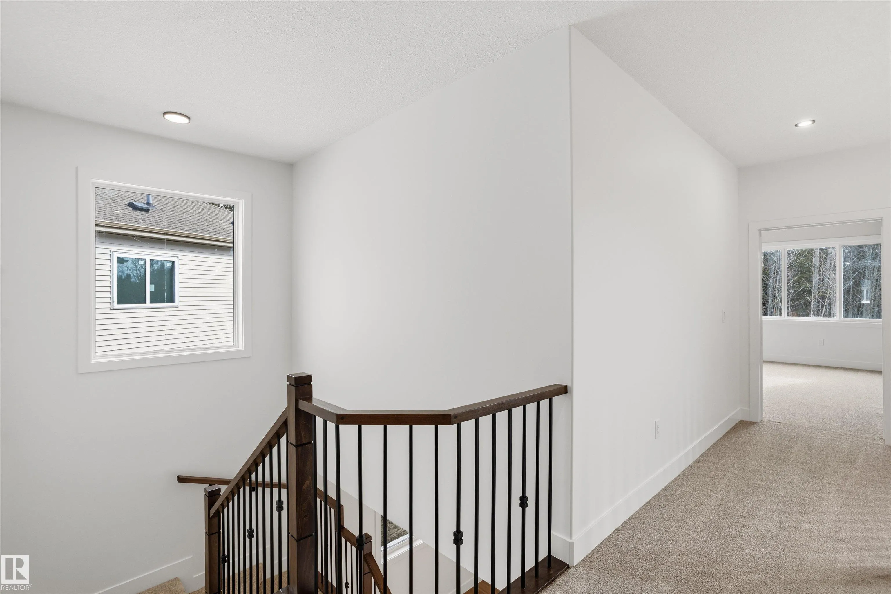 32 MEADOWGROVE Landing