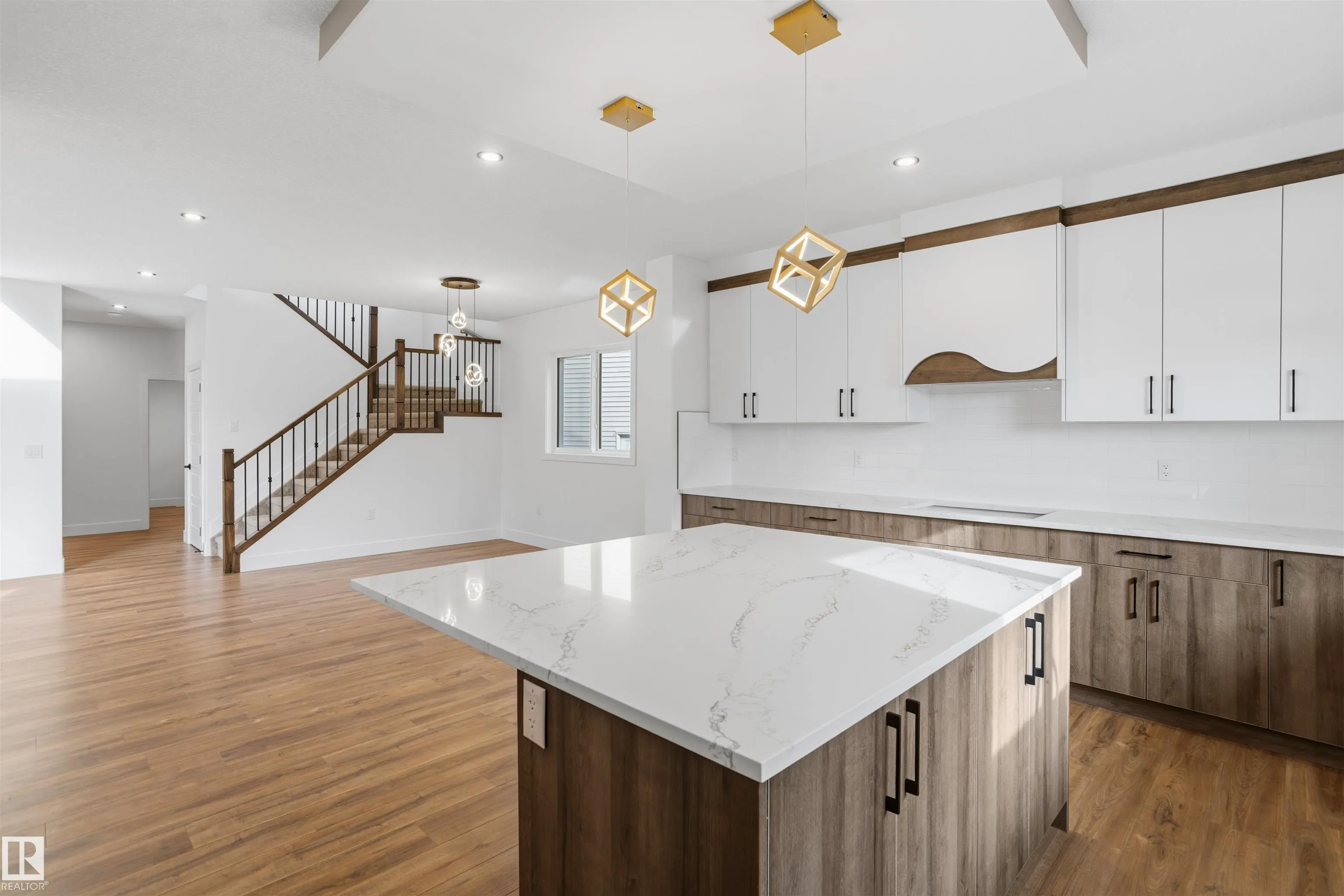 32 MEADOWGROVE Landing