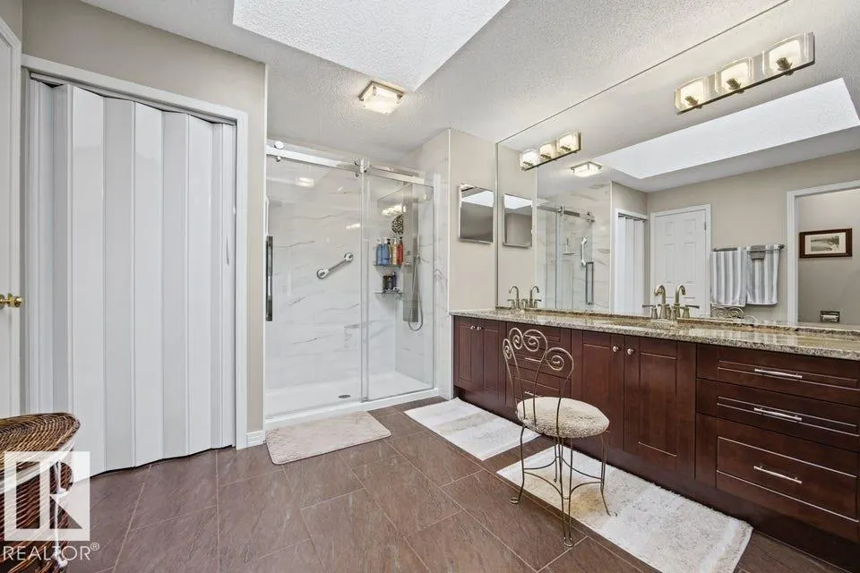 62 GLENCOE Place