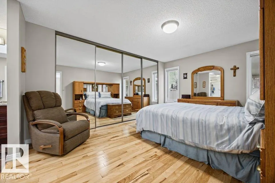 62 GLENCOE Place