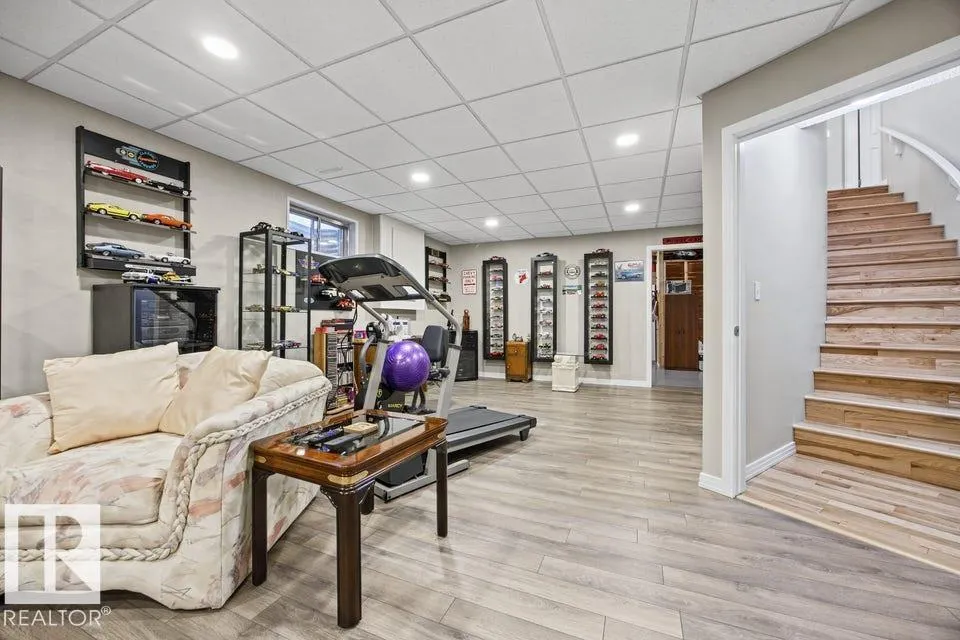 62 GLENCOE Place