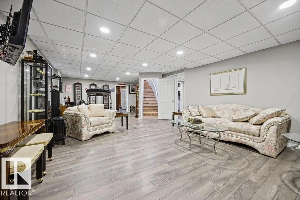 62 GLENCOE Place