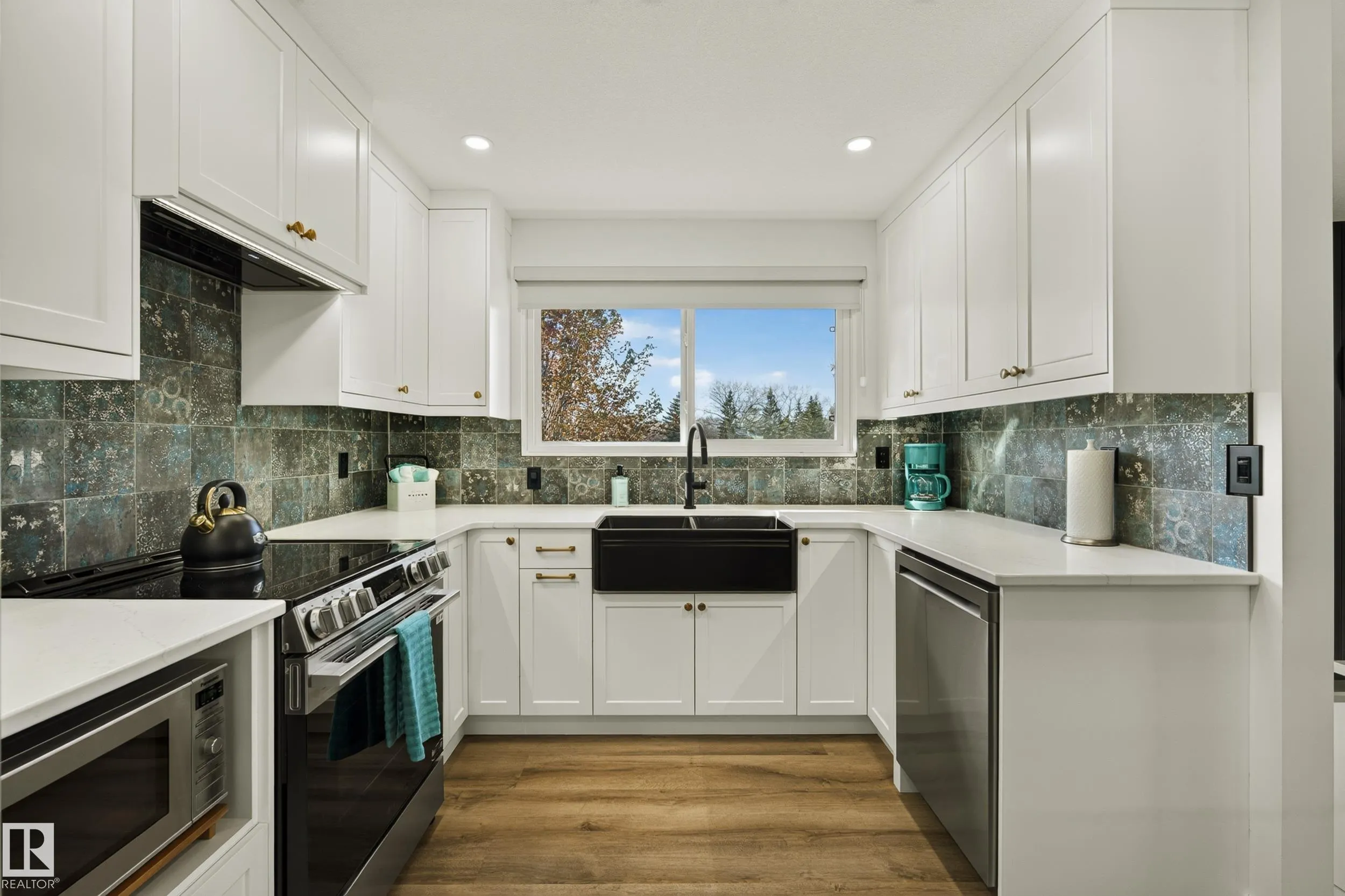 122 MISSION Avenue