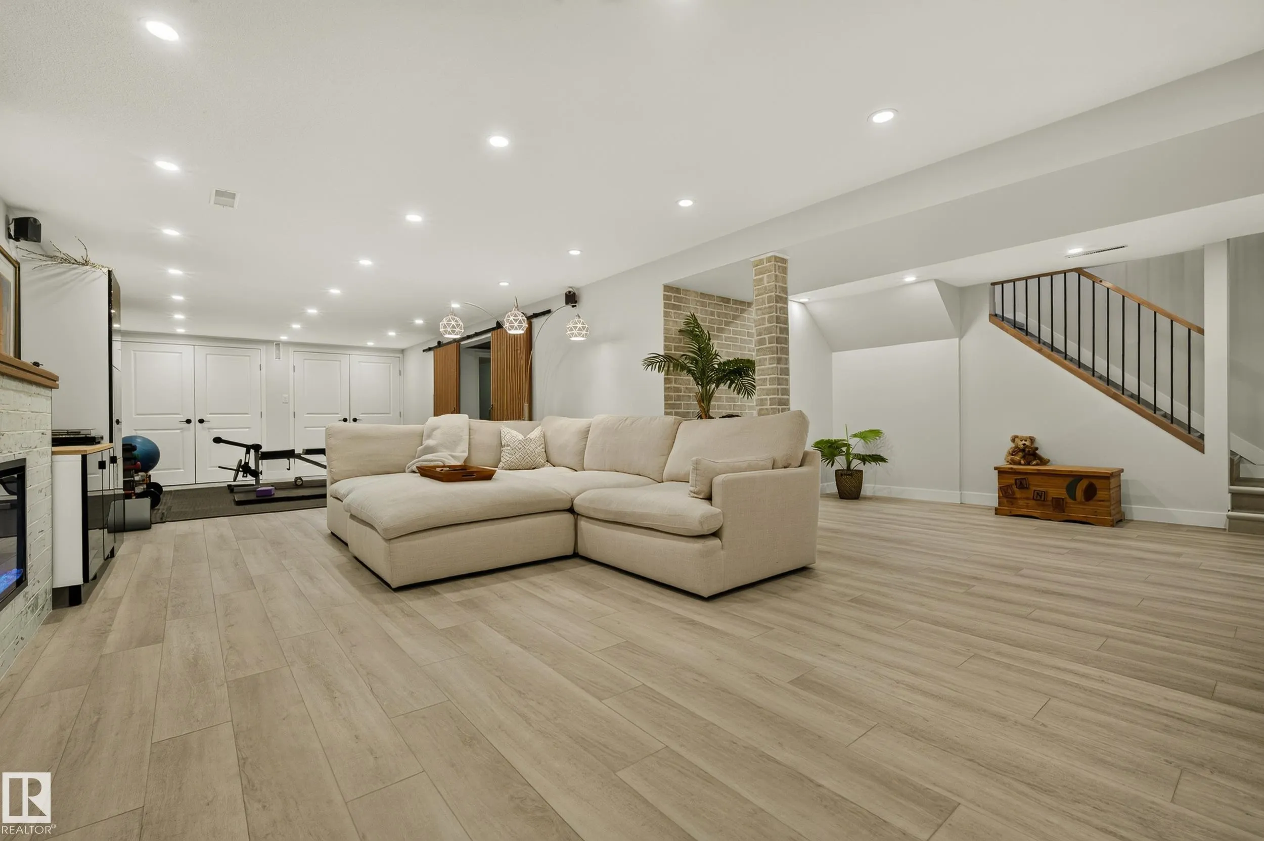 122 MISSION Avenue