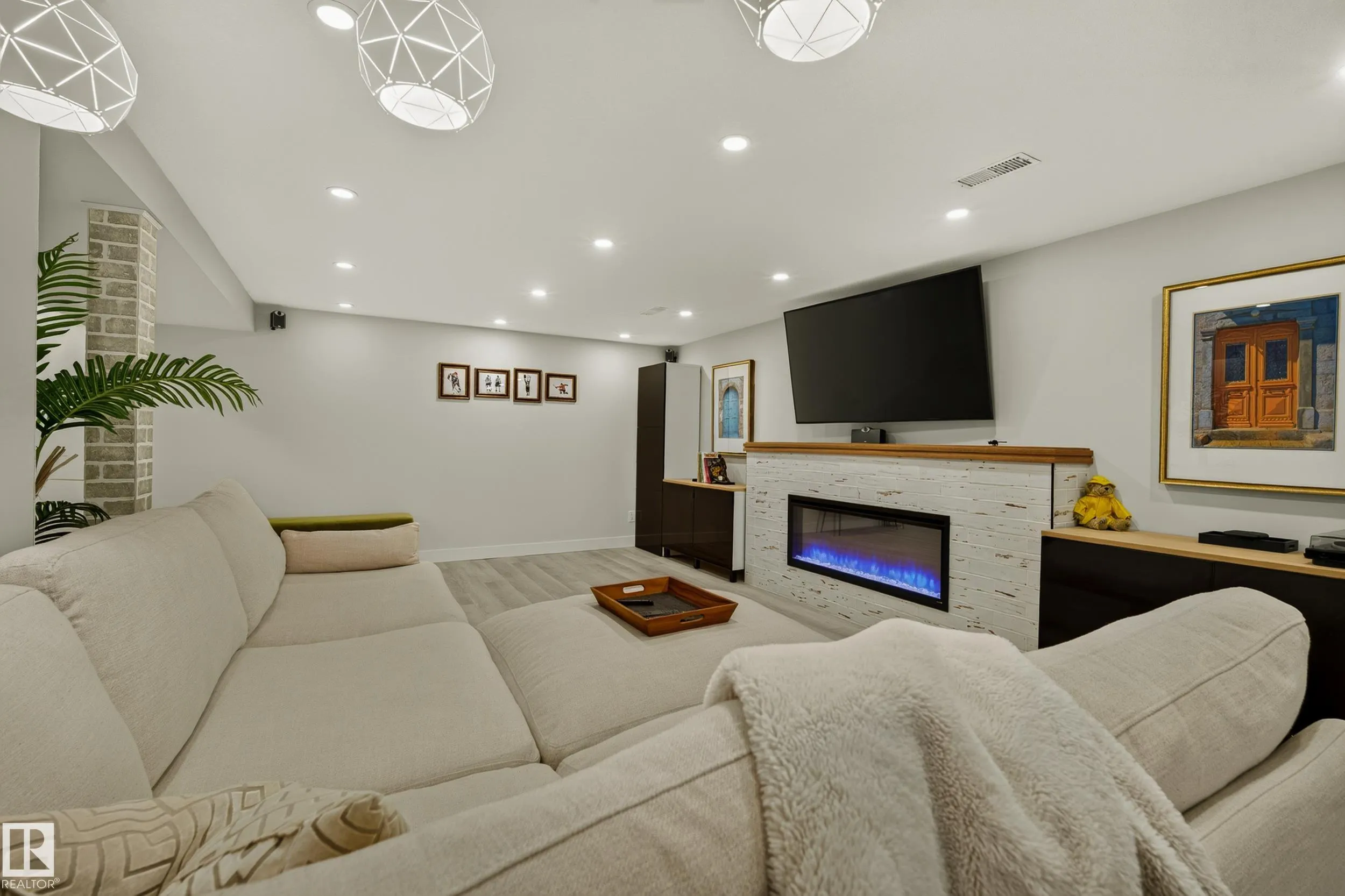 122 MISSION Avenue