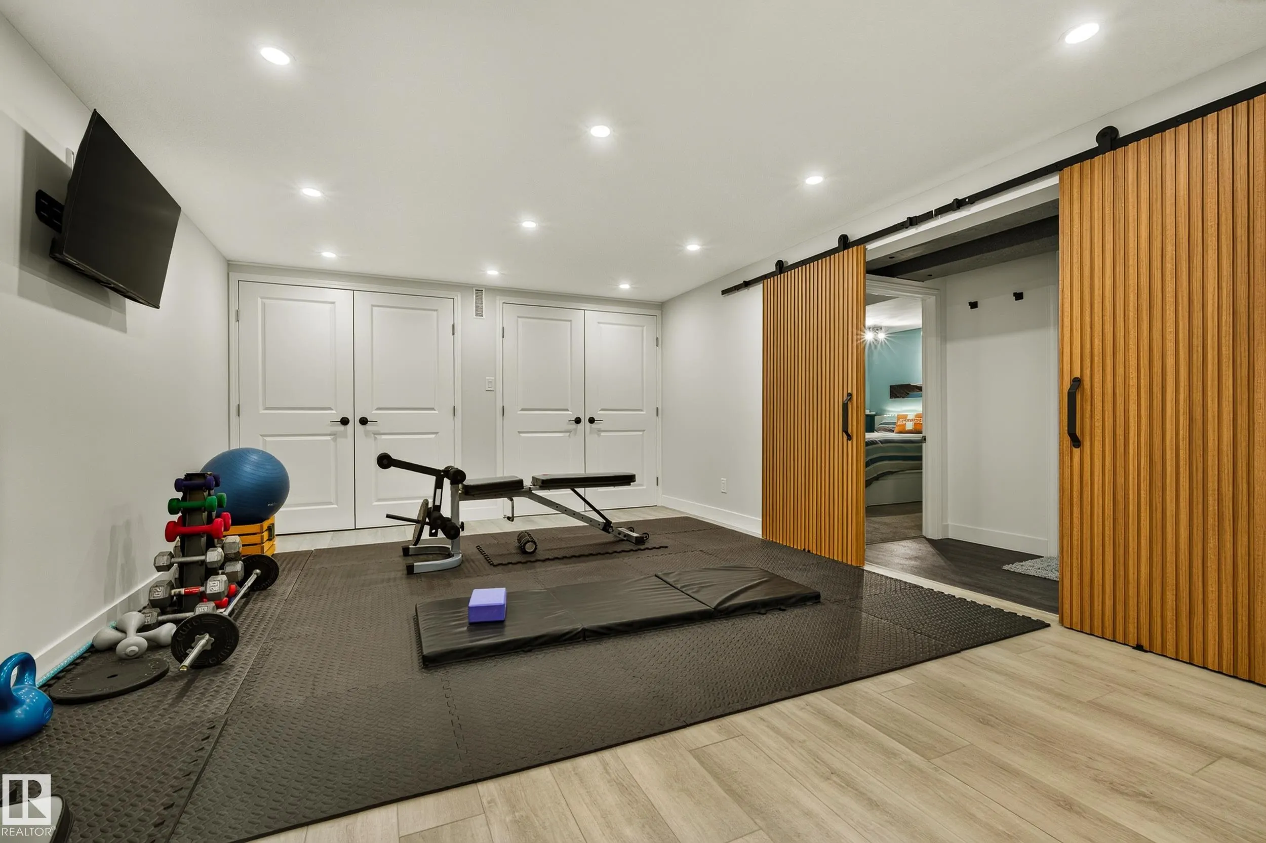 122 MISSION Avenue