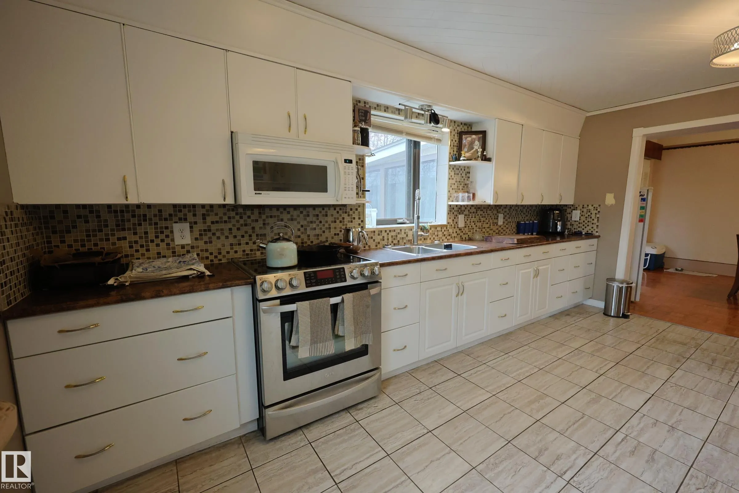 10008 104 Street
