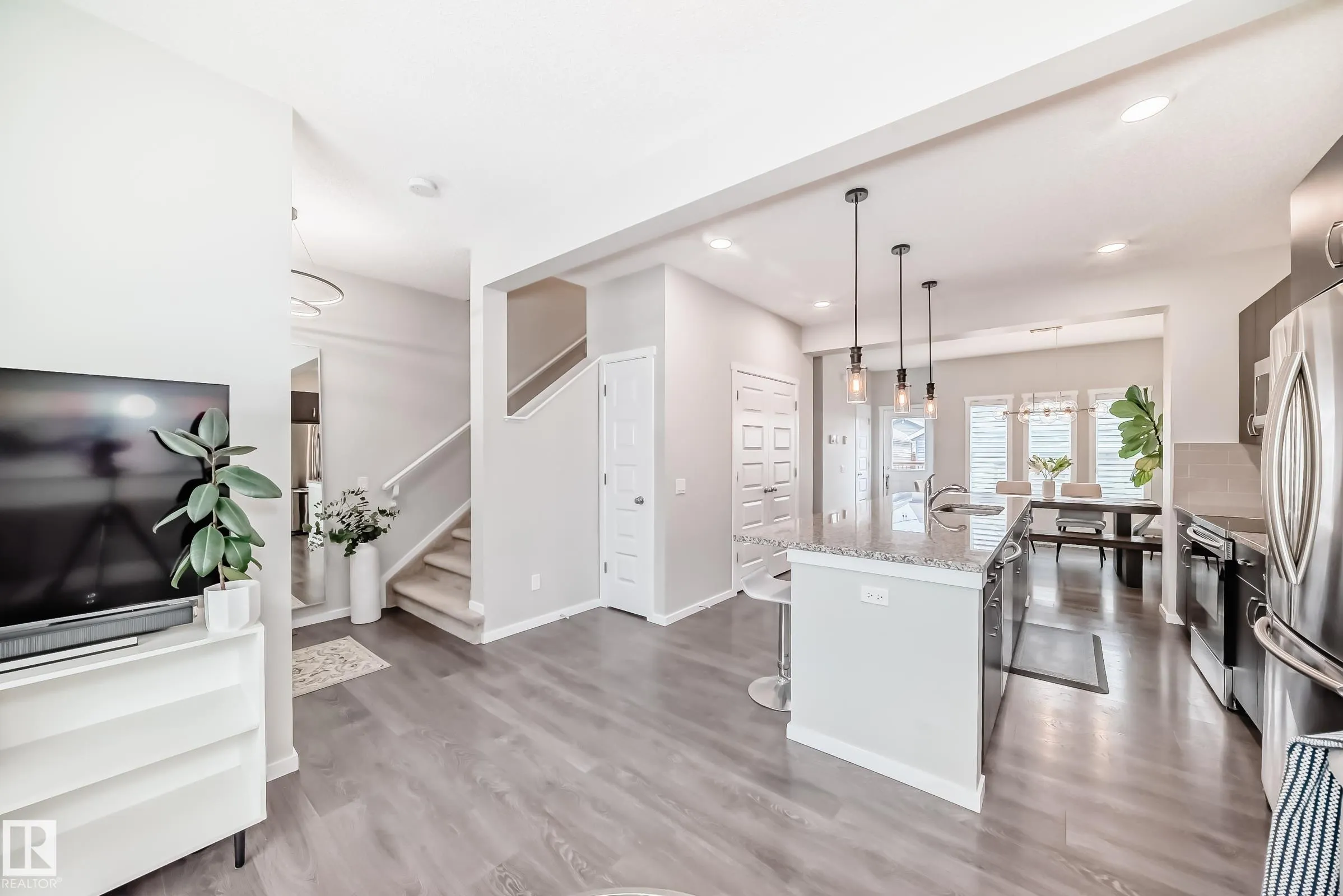 3278 CHERRY Crescent