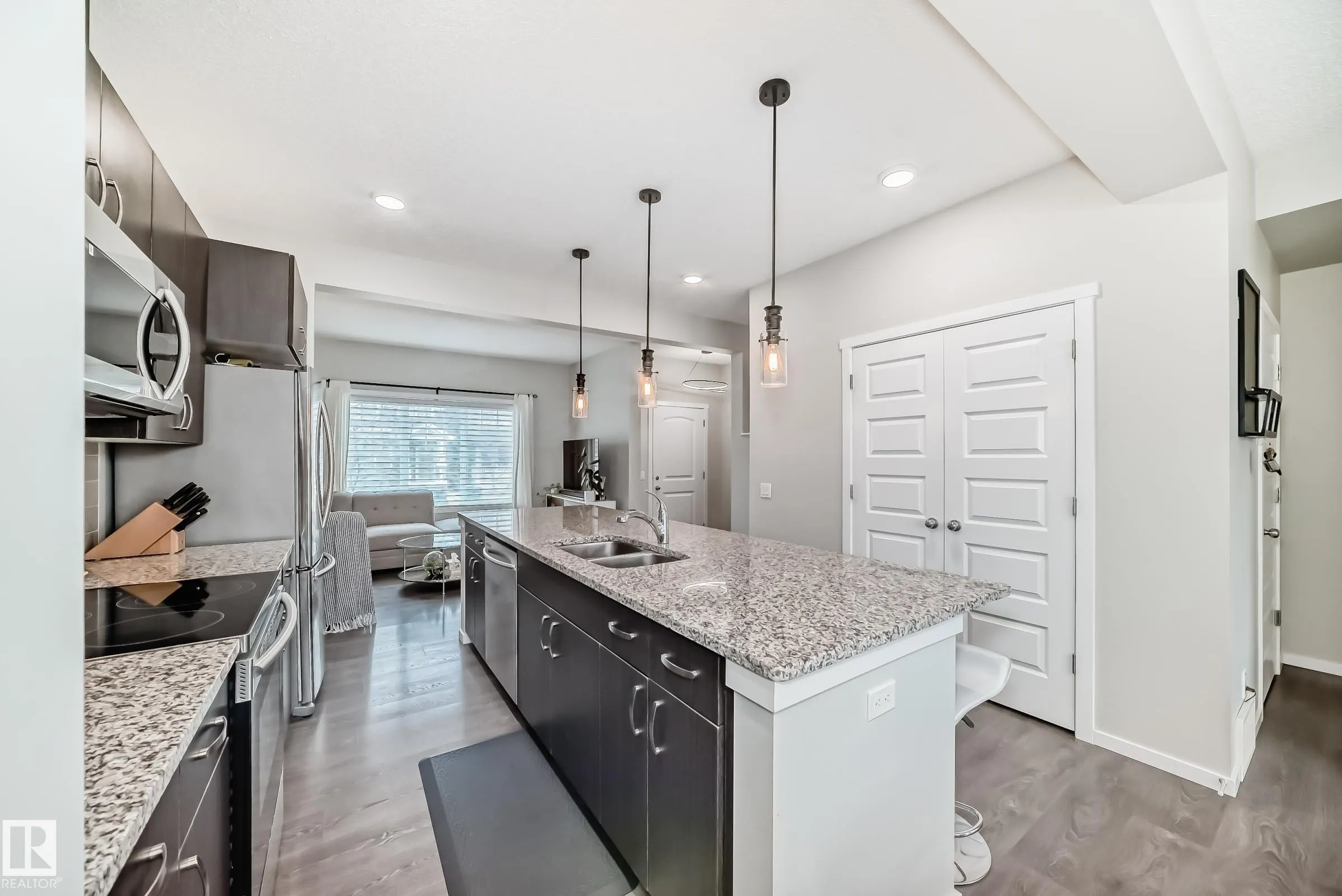 3278 CHERRY Crescent