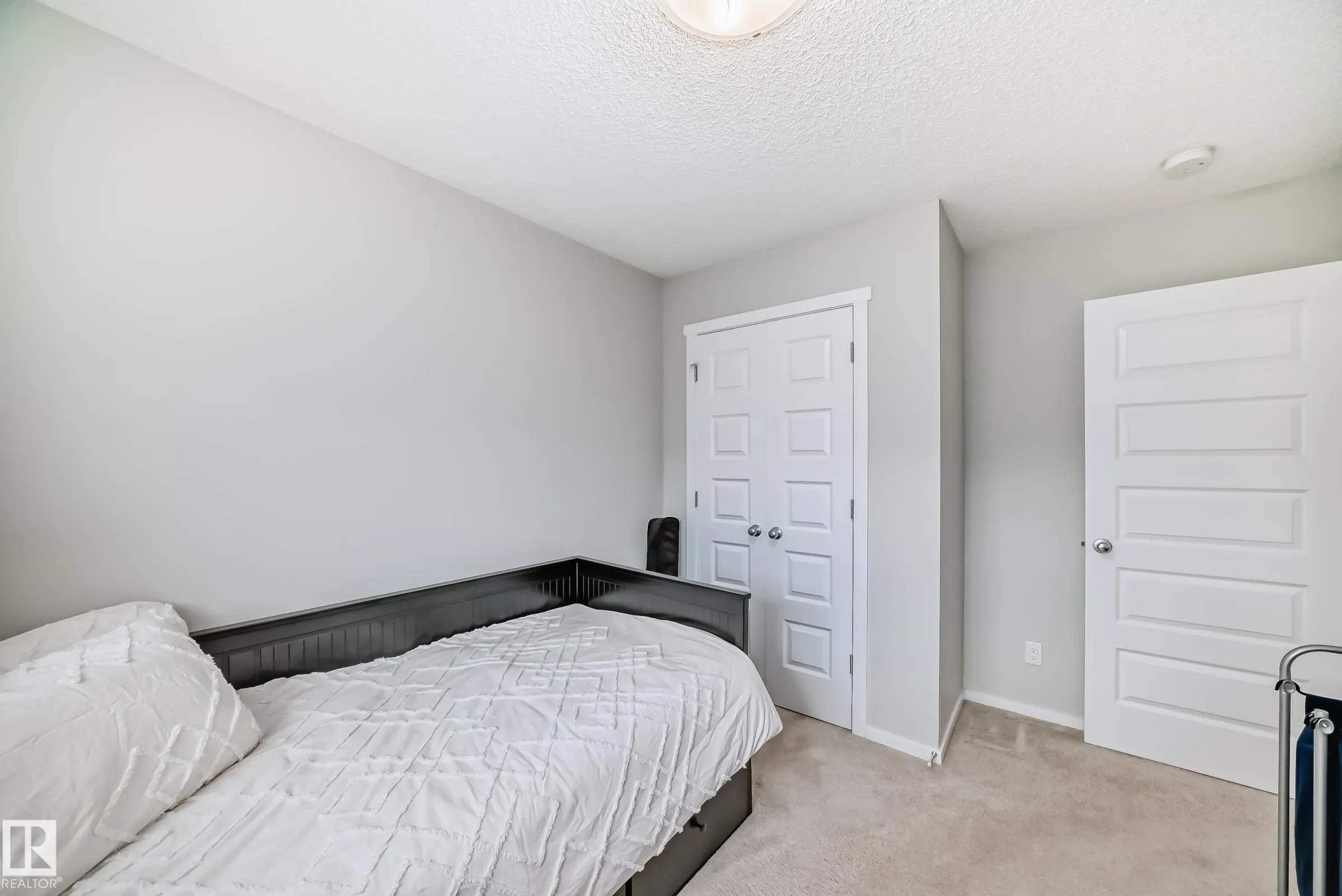 3278 CHERRY Crescent