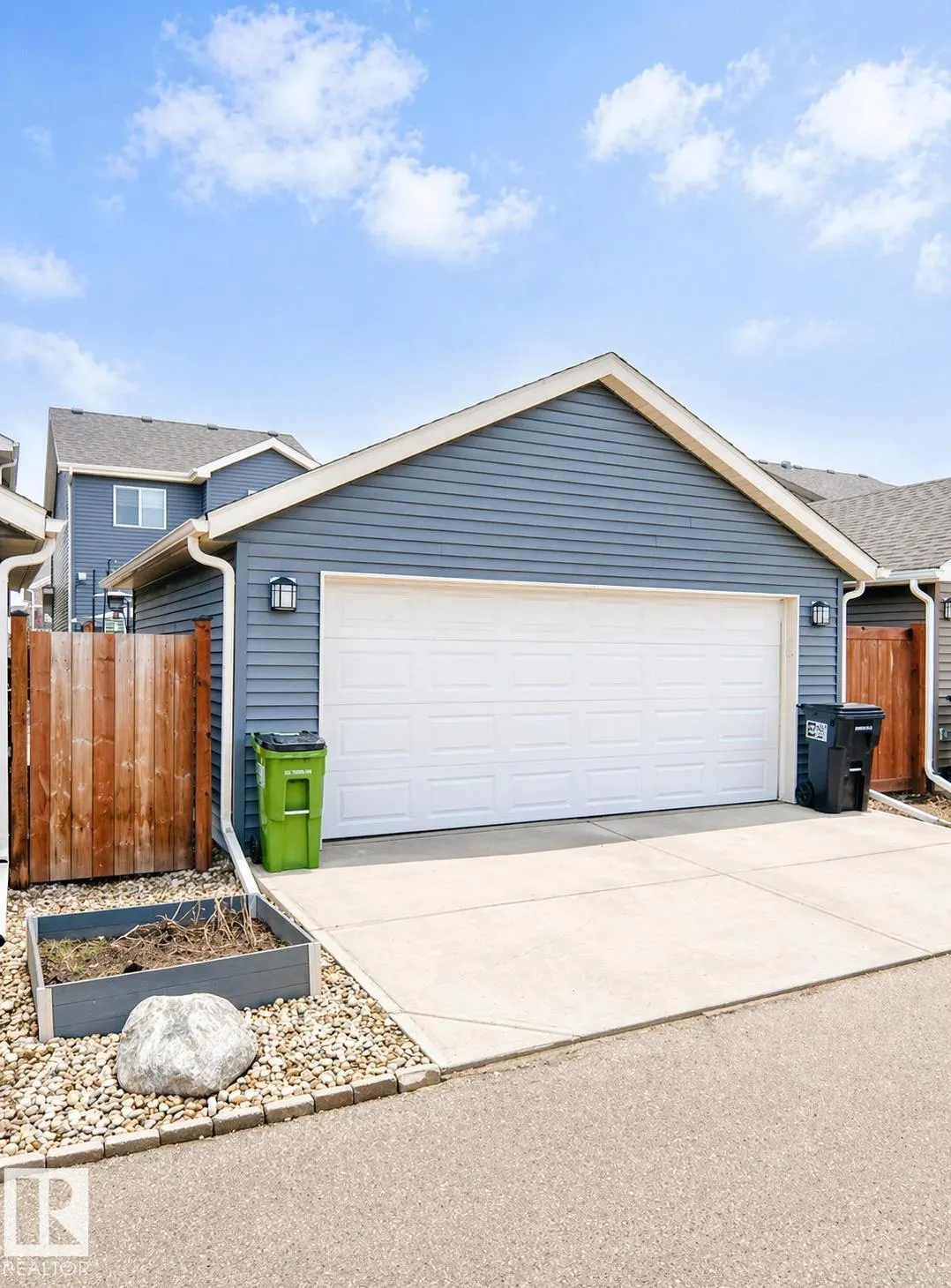 3278 CHERRY Crescent