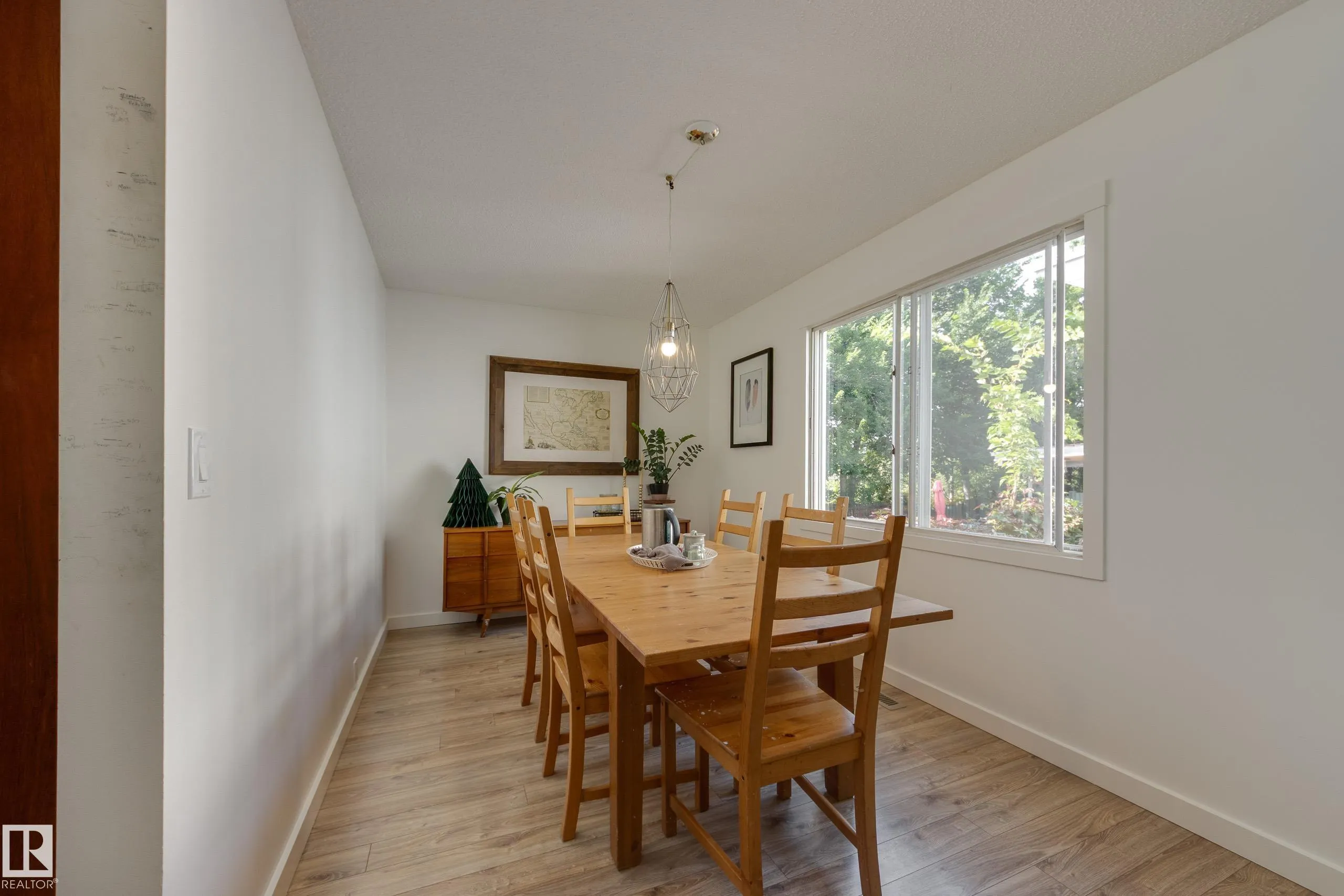 77 BEACON Crescent