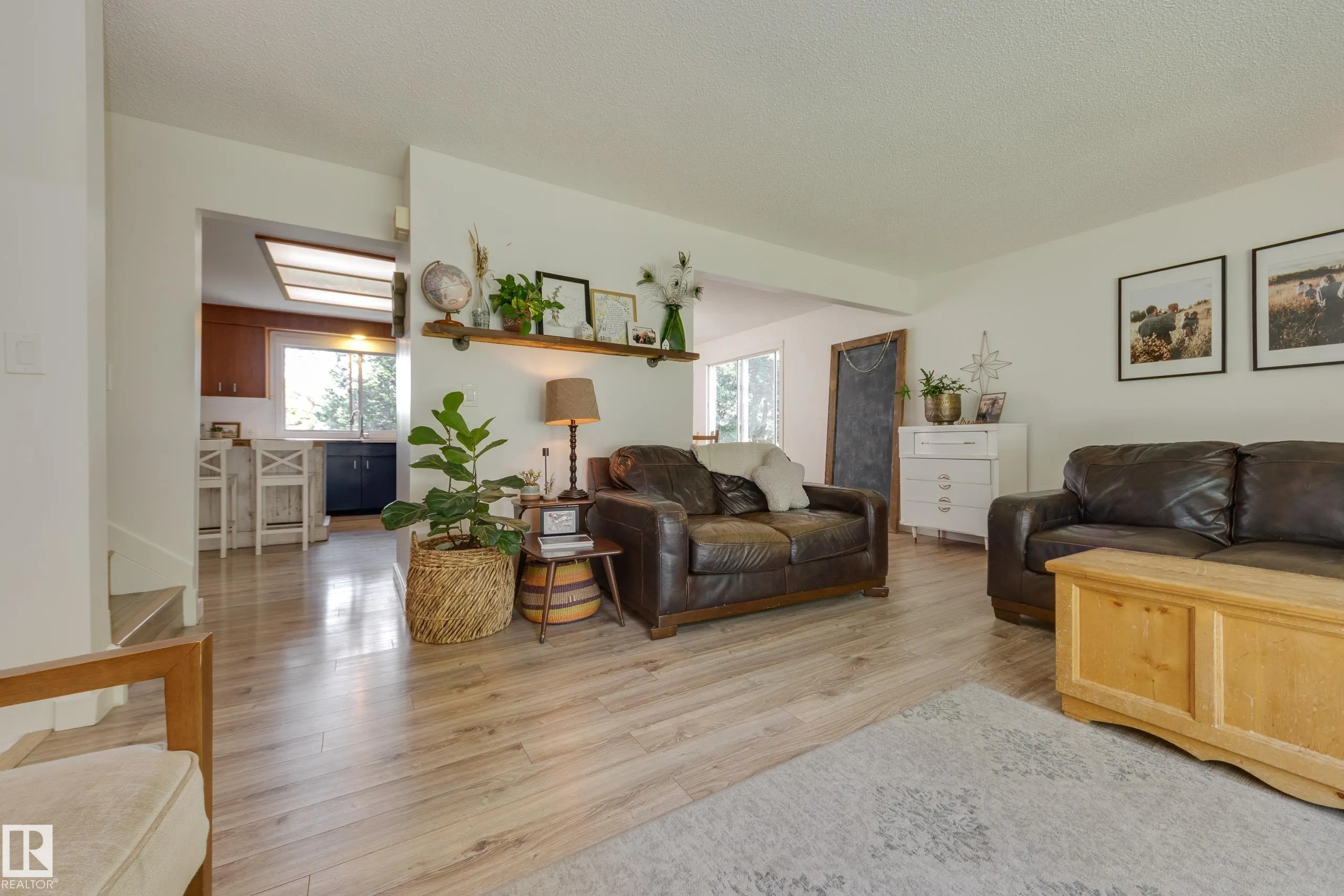 77 BEACON Crescent