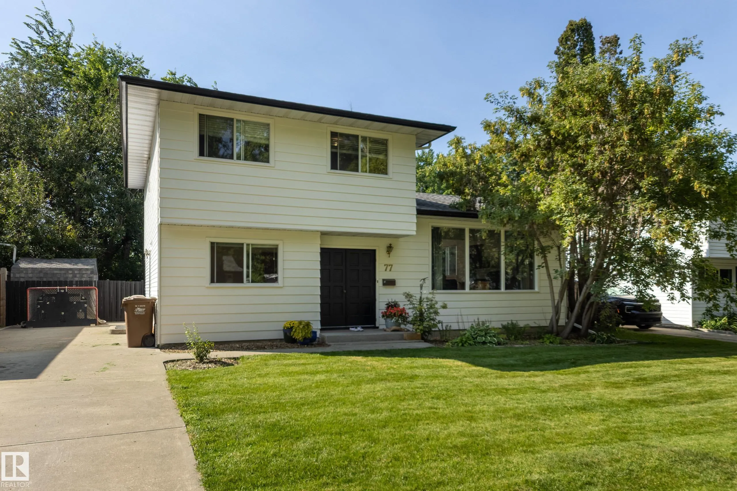 77 BEACON Crescent