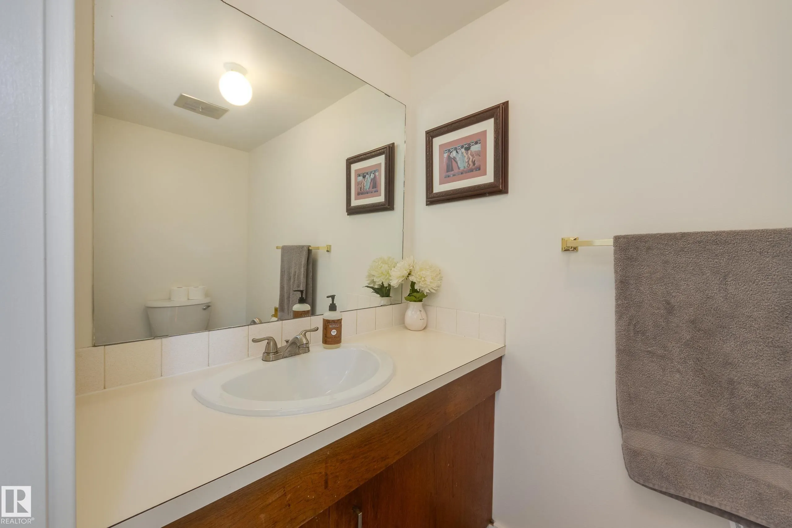 77 BEACON Crescent
