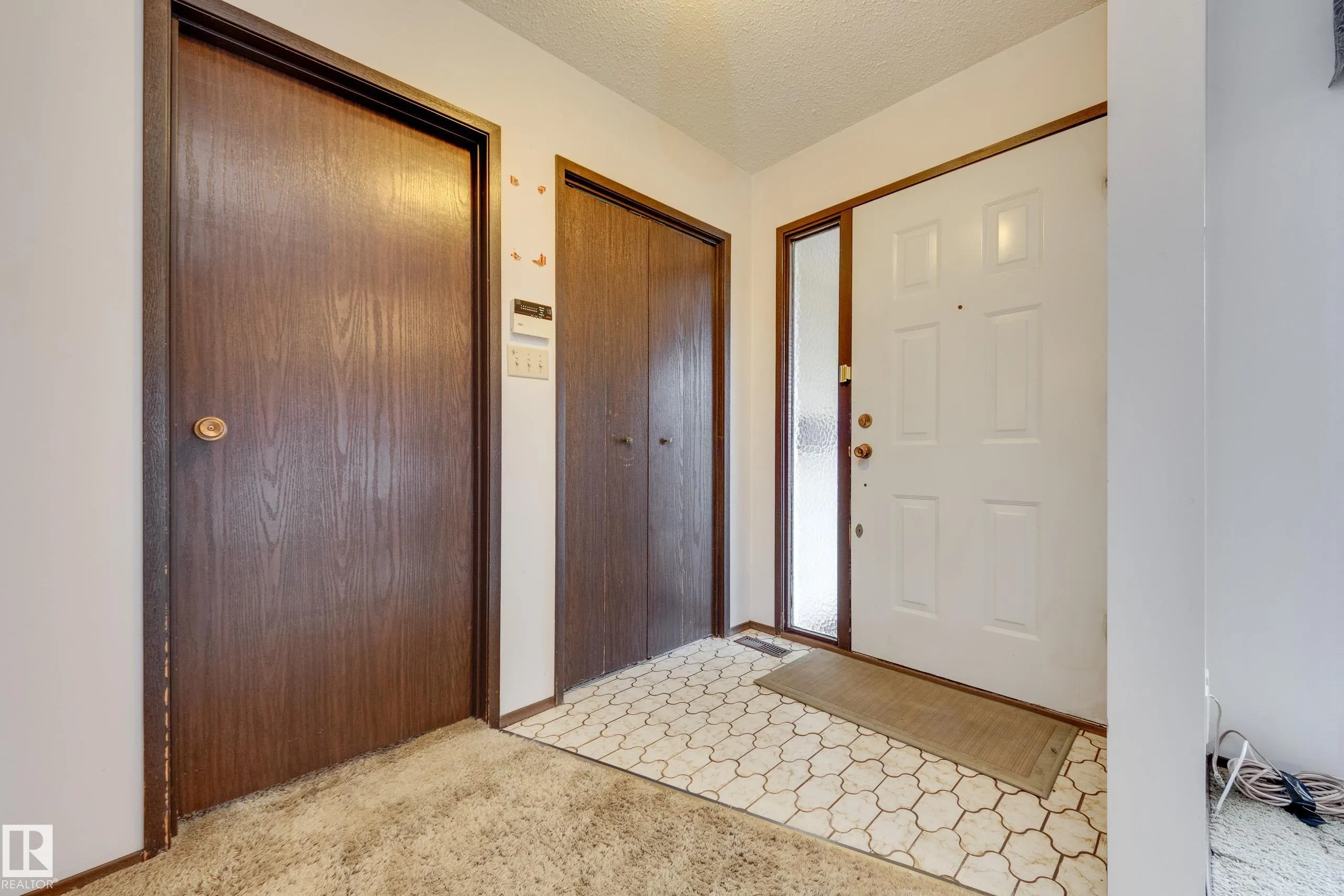 5316 Hillview Crescent