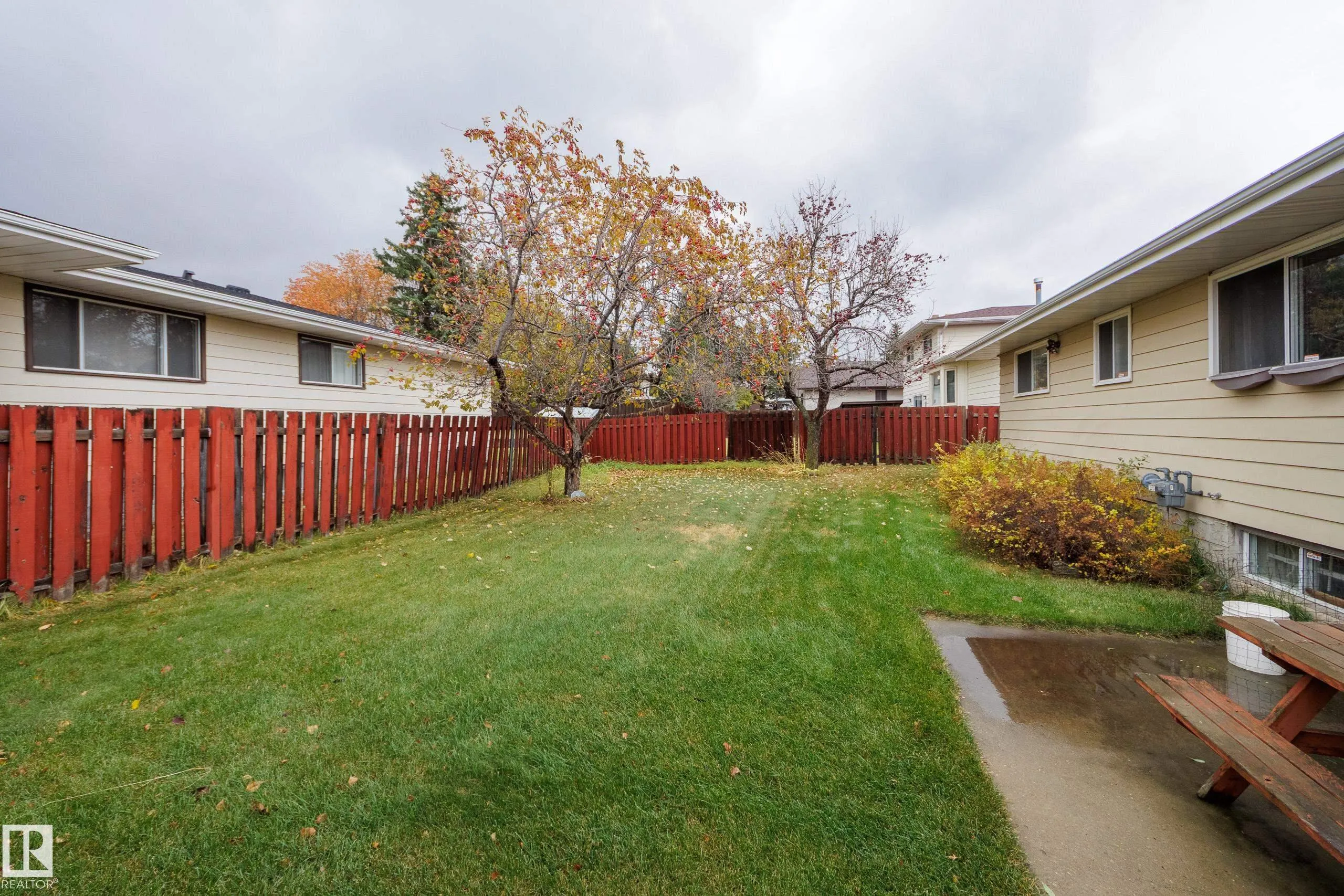 5316 Hillview Crescent