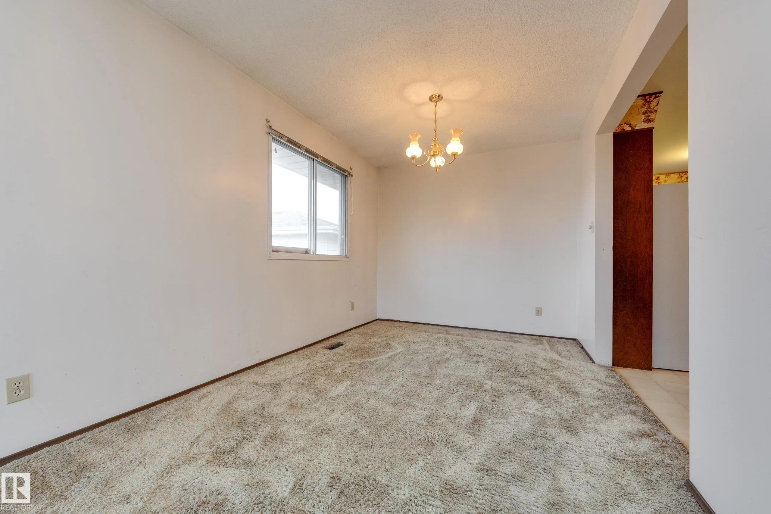 5316 Hillview Crescent
