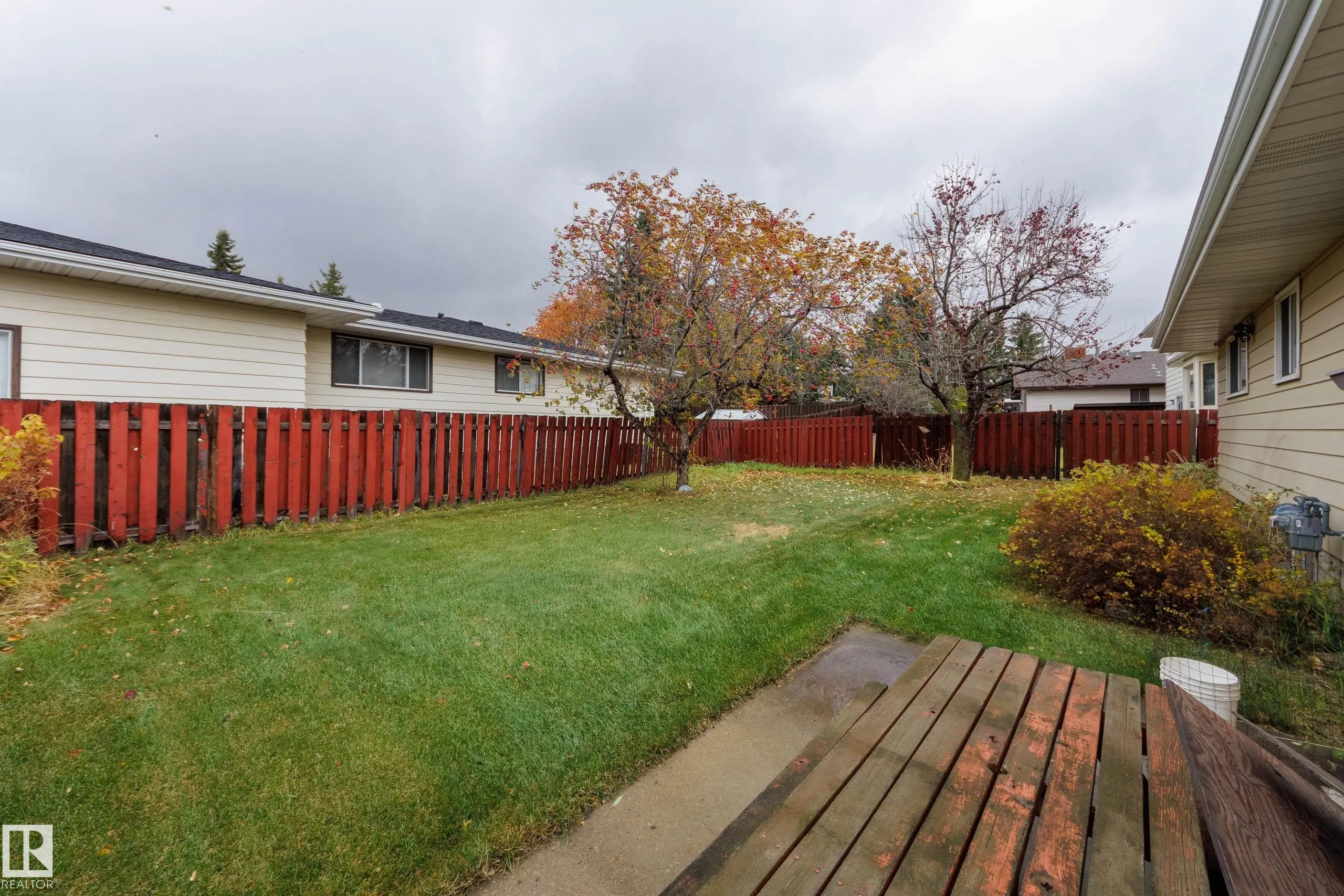 5316 Hillview Crescent