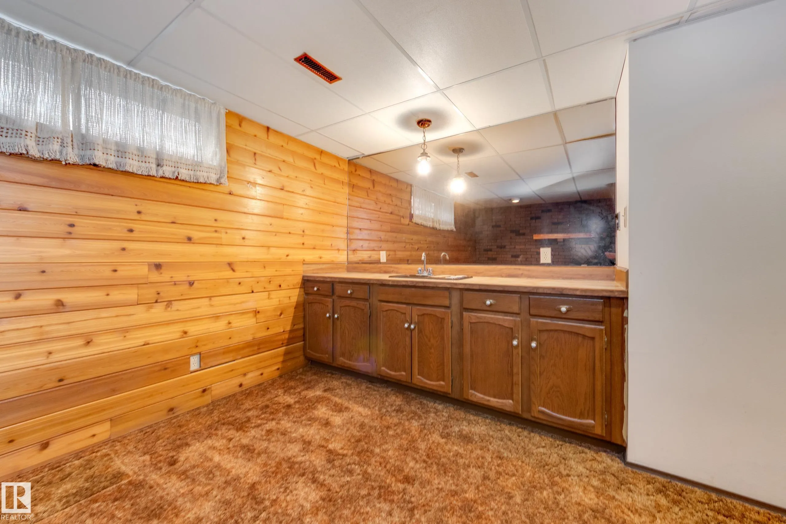 5316 Hillview Crescent