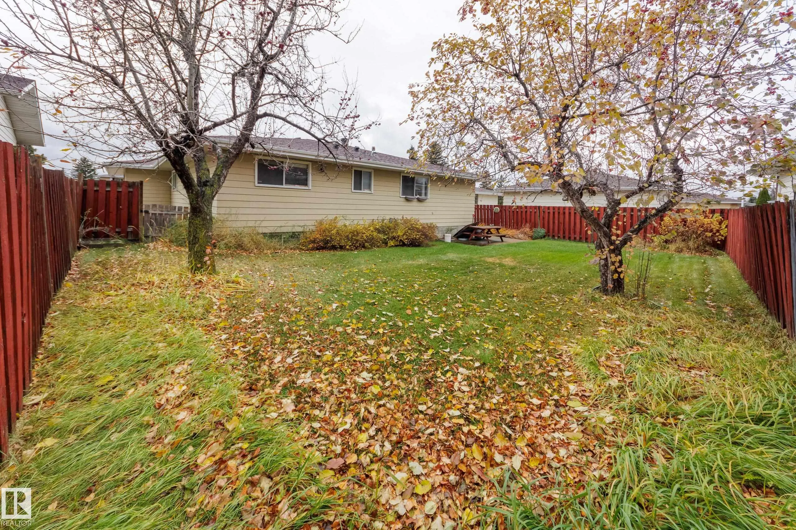 5316 Hillview Crescent