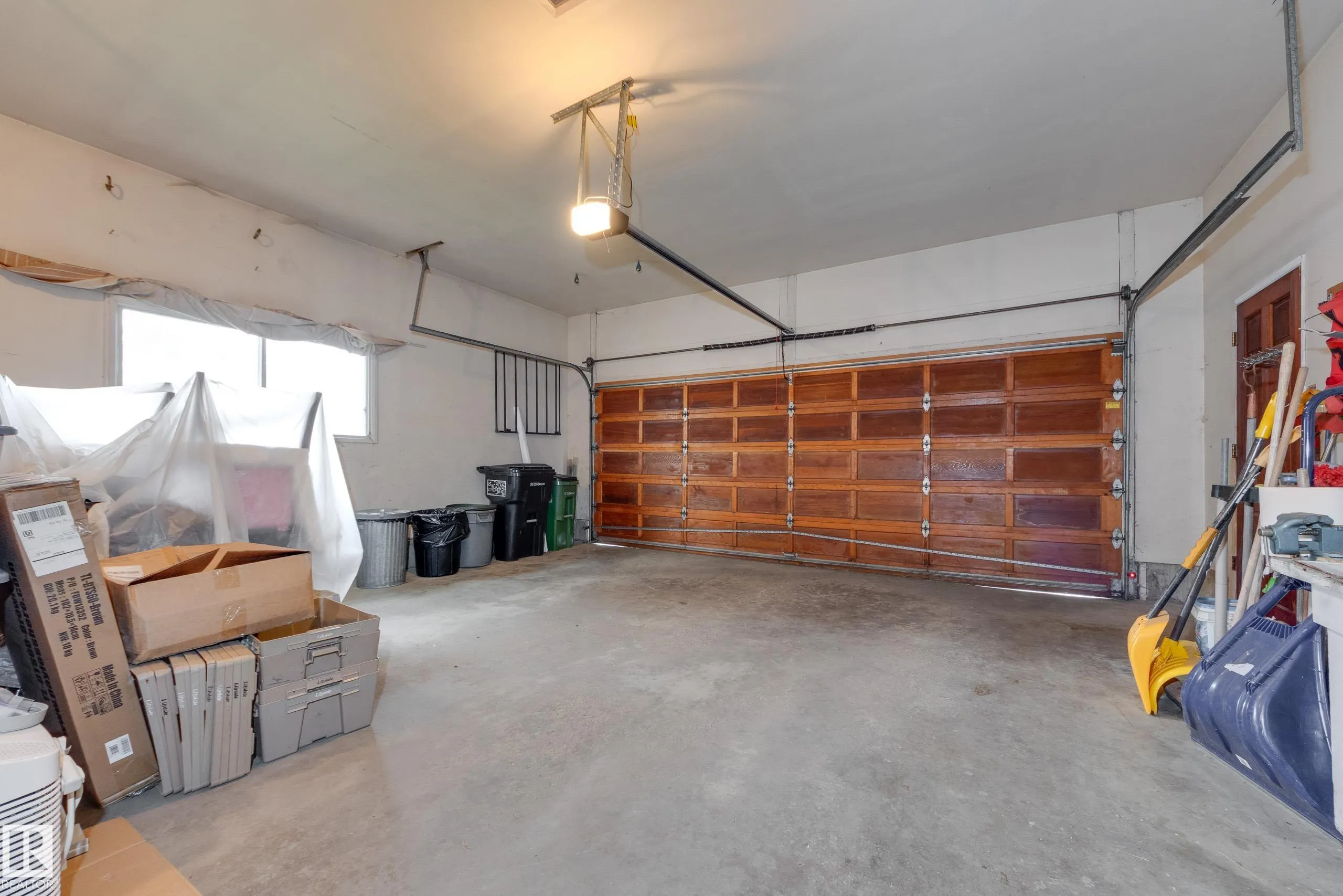 5316 Hillview Crescent