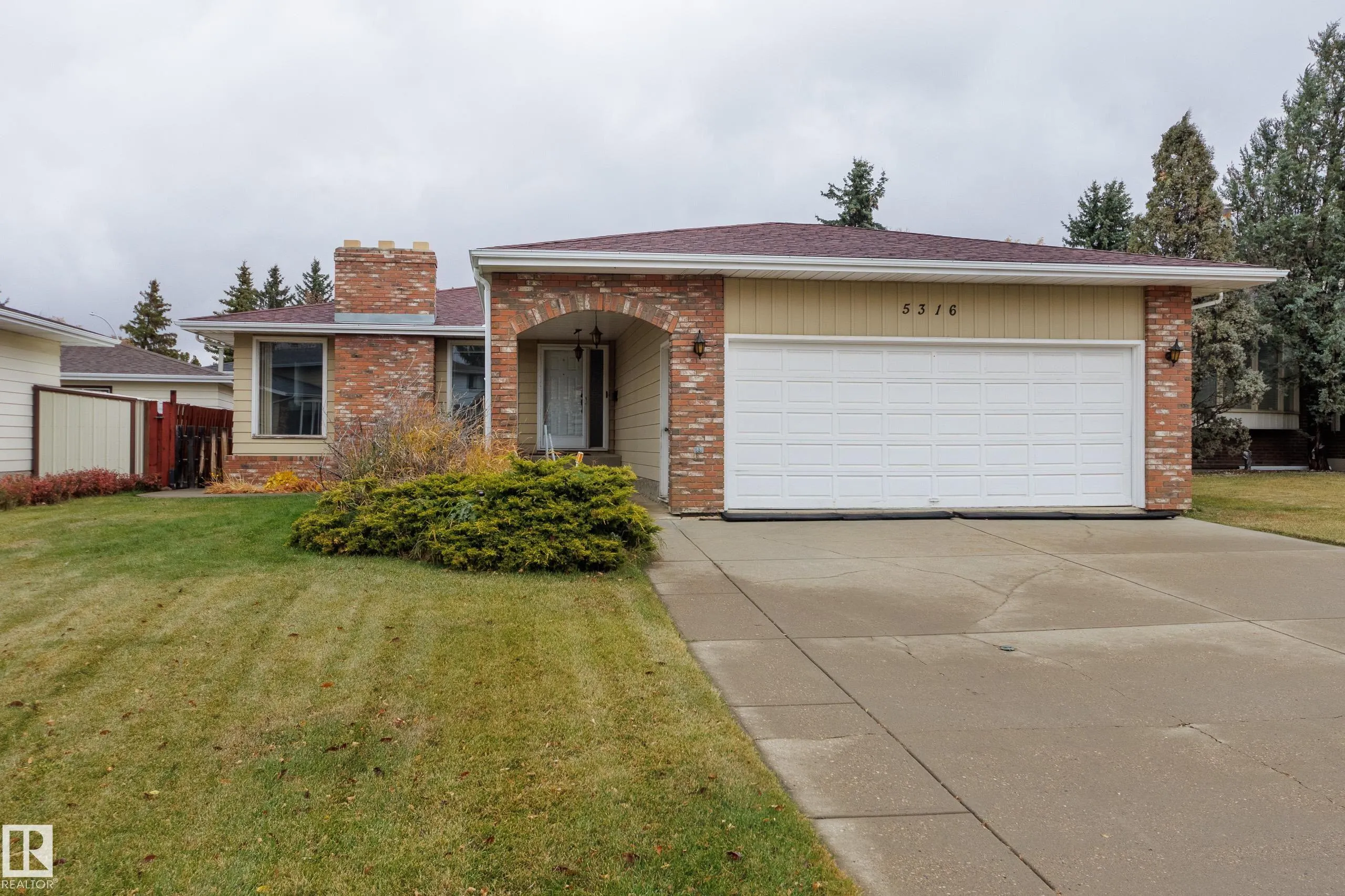 5316 Hillview Crescent
