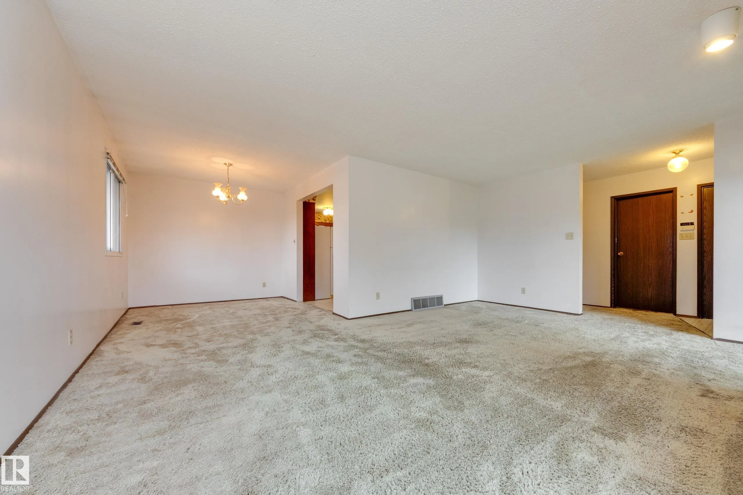 5316 Hillview Crescent