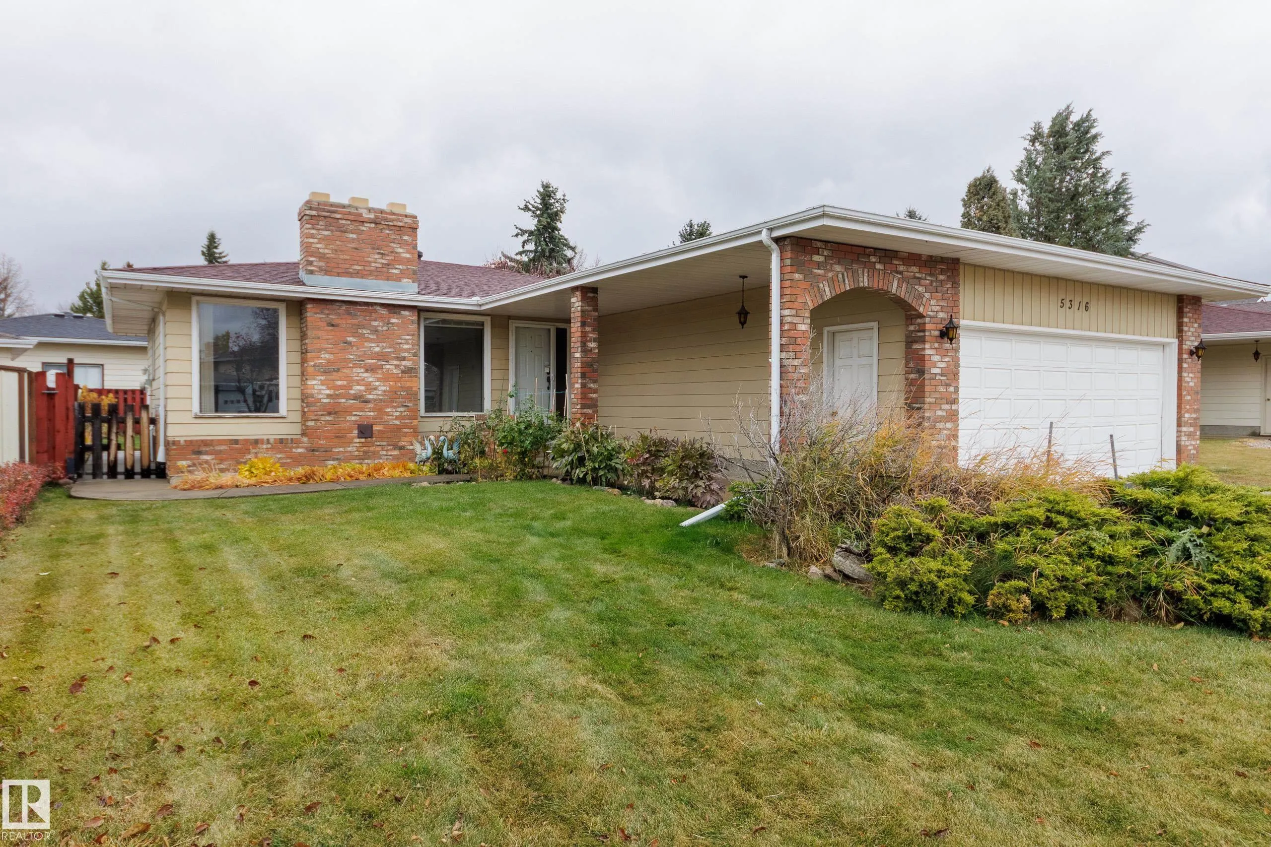 5316 Hillview Crescent