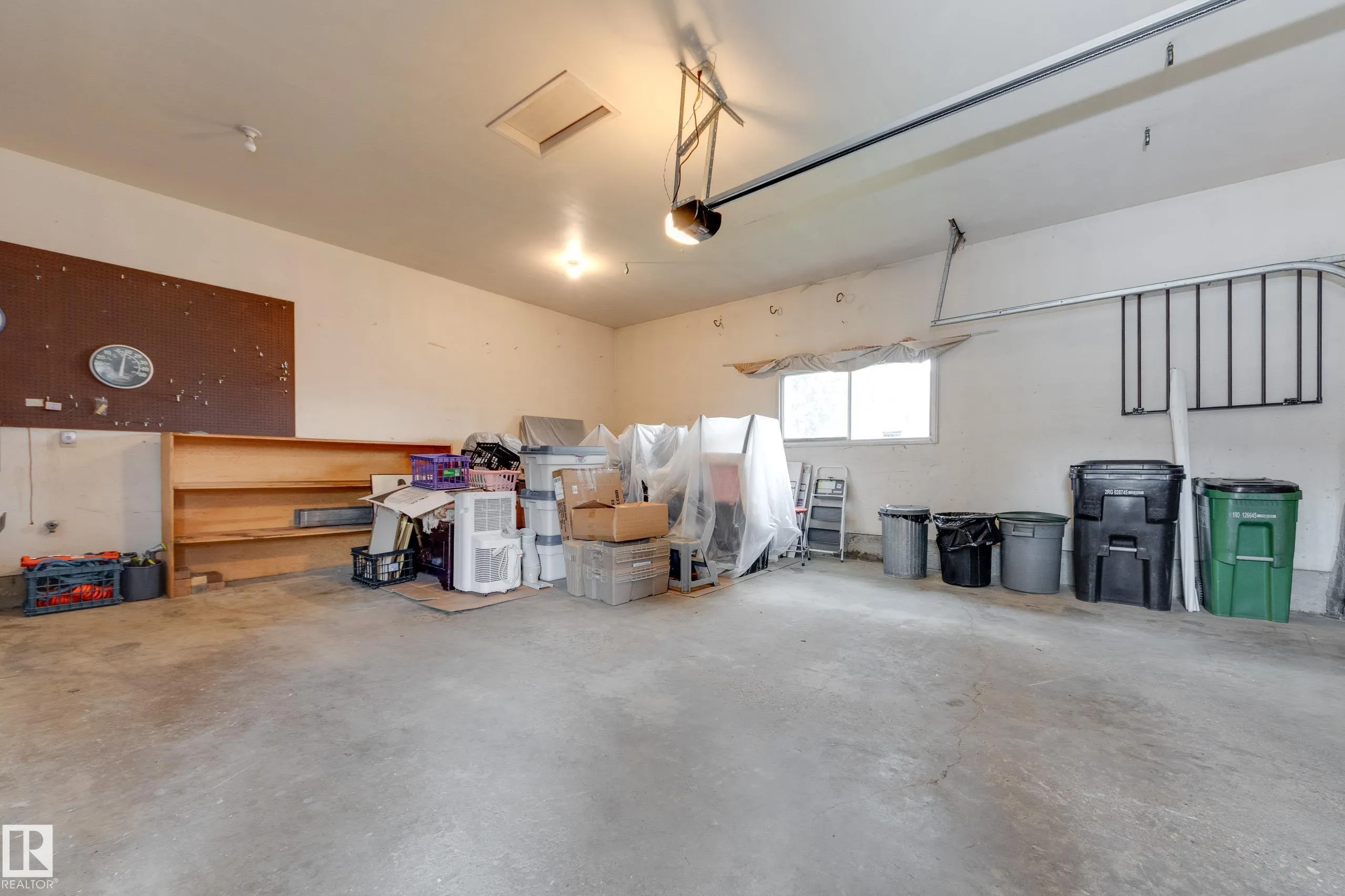 5316 Hillview Crescent