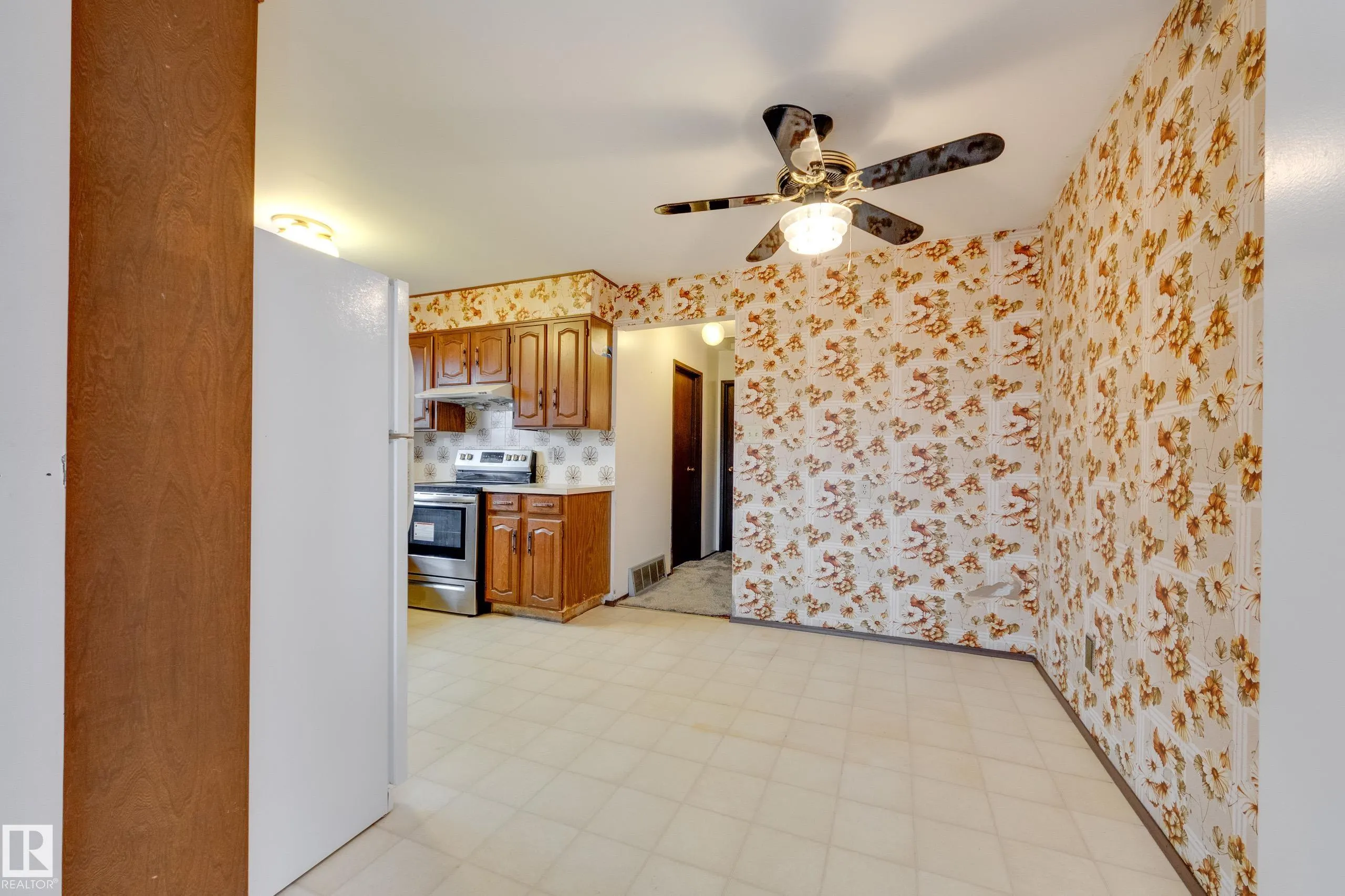 5316 Hillview Crescent