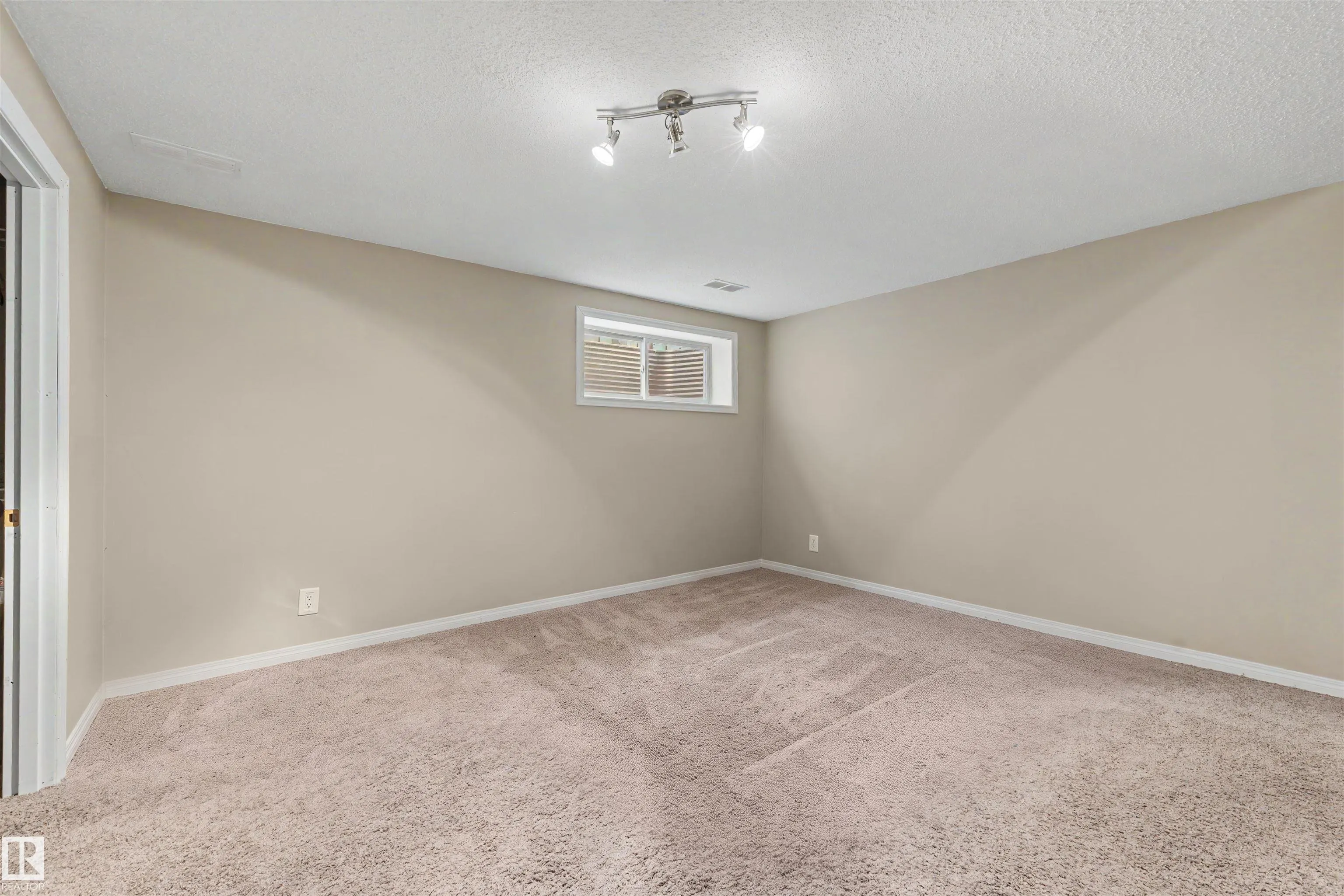 507 ADAMS Way