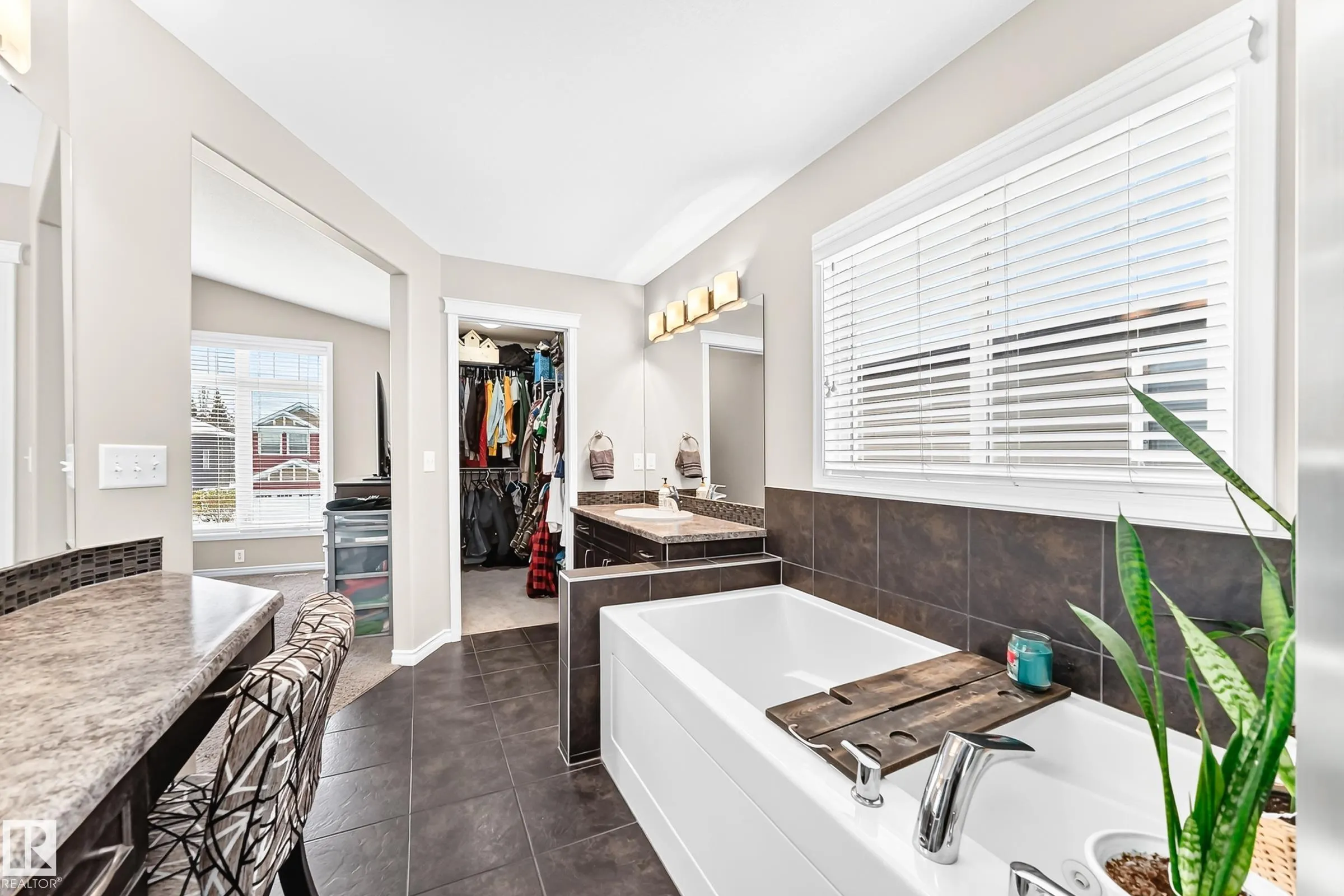 94 ELLINGTON Crescent